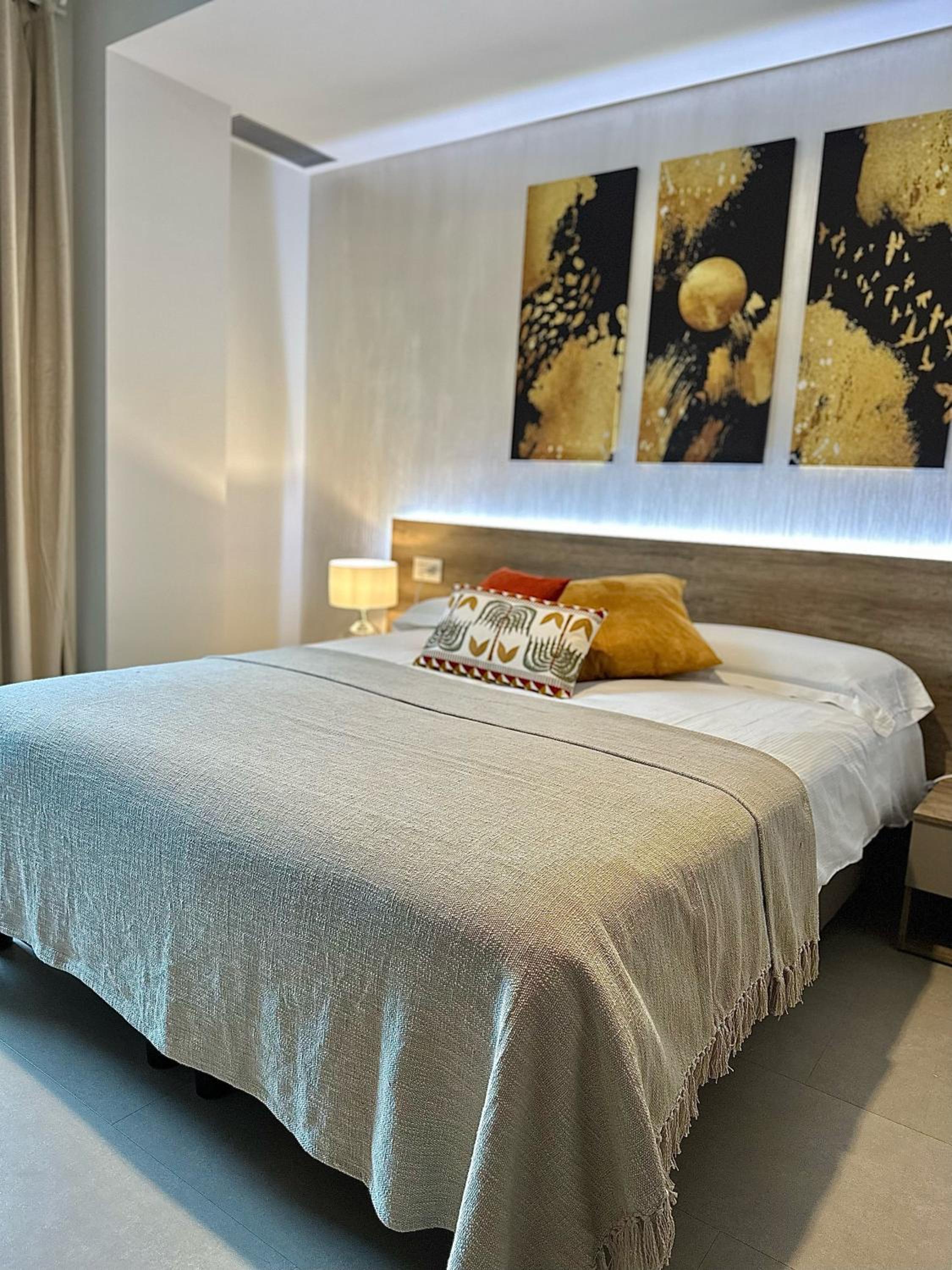 Double or Twin Room with Terrace - Photo 6