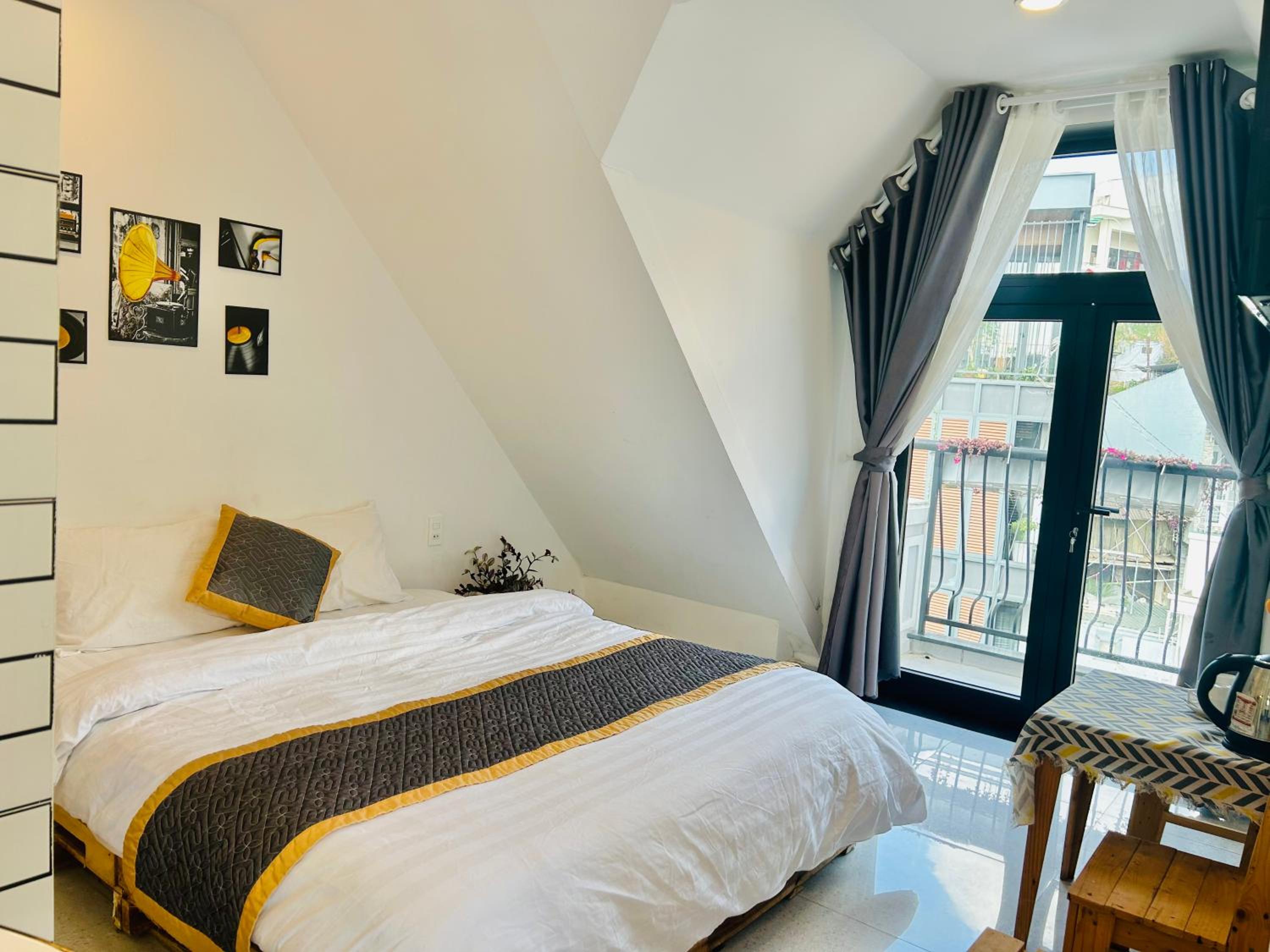 Queen Room With Balcony