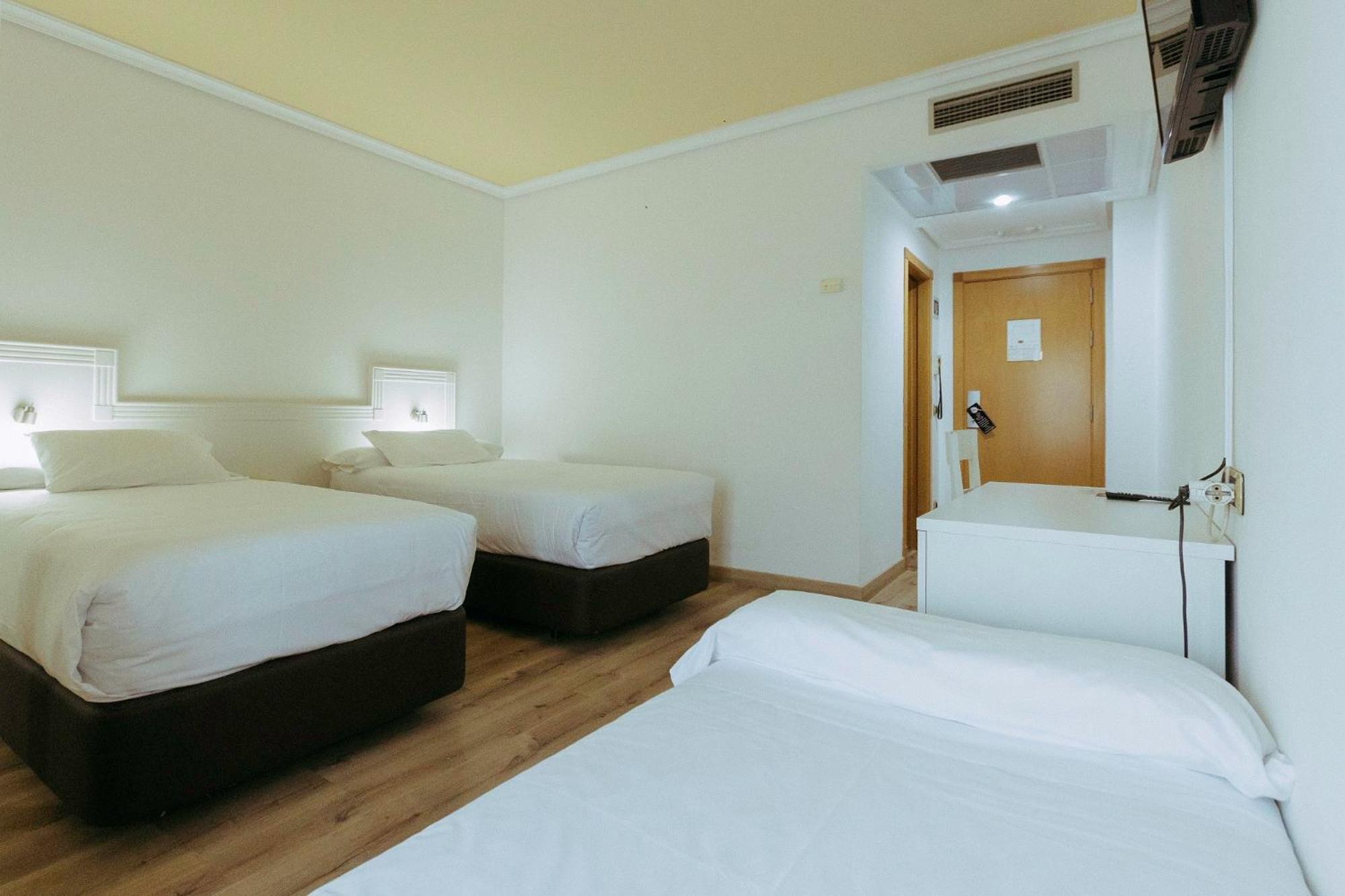 Habitación familiar (3 adultos) Habitación familiar (3 adultos)