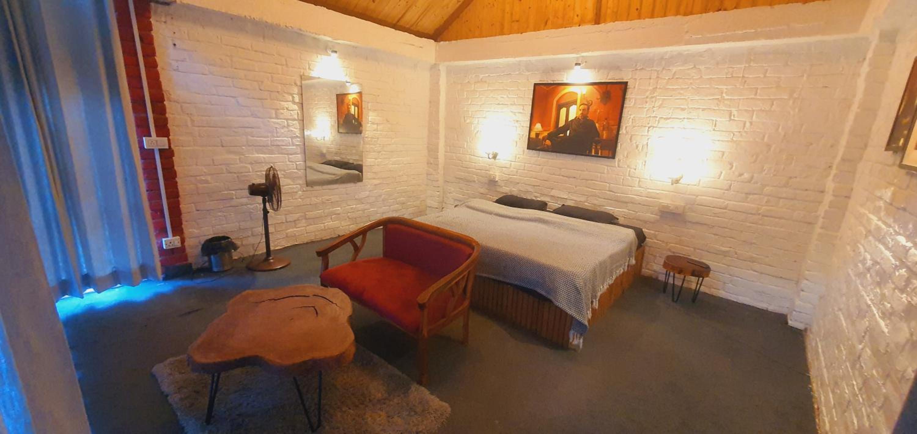 Glass cottage with private external bathroom  photo 3