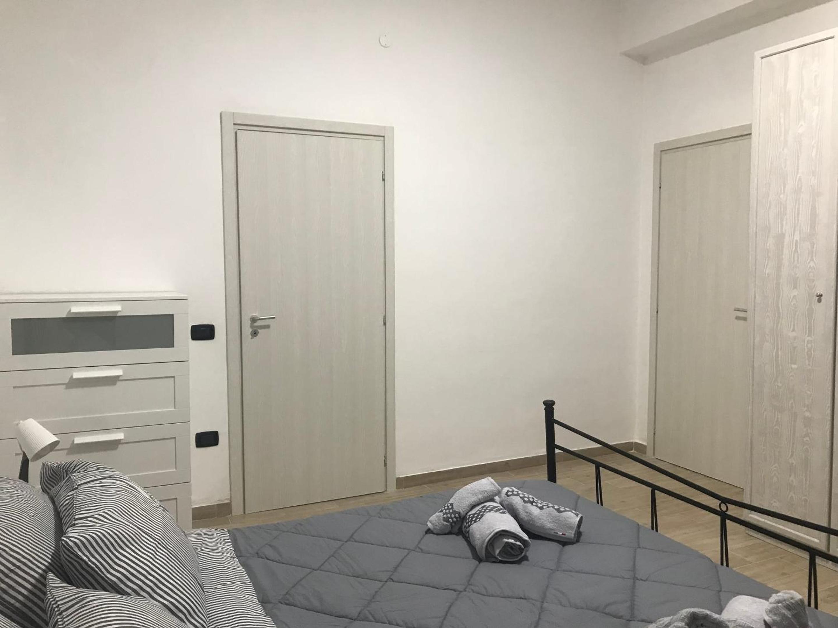 One-Bedroom Apartment photo 3