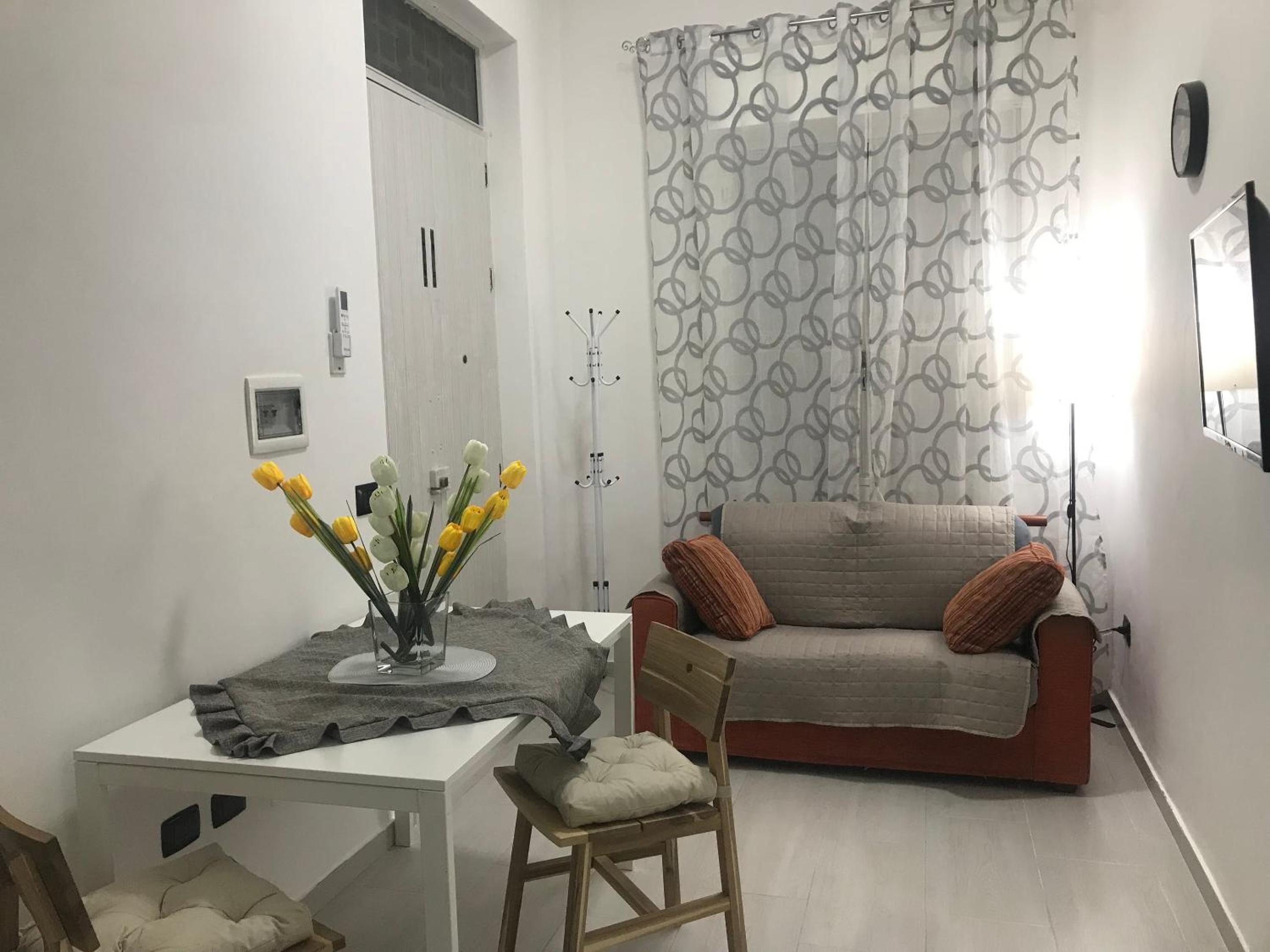One-Bedroom Apartment photo 1