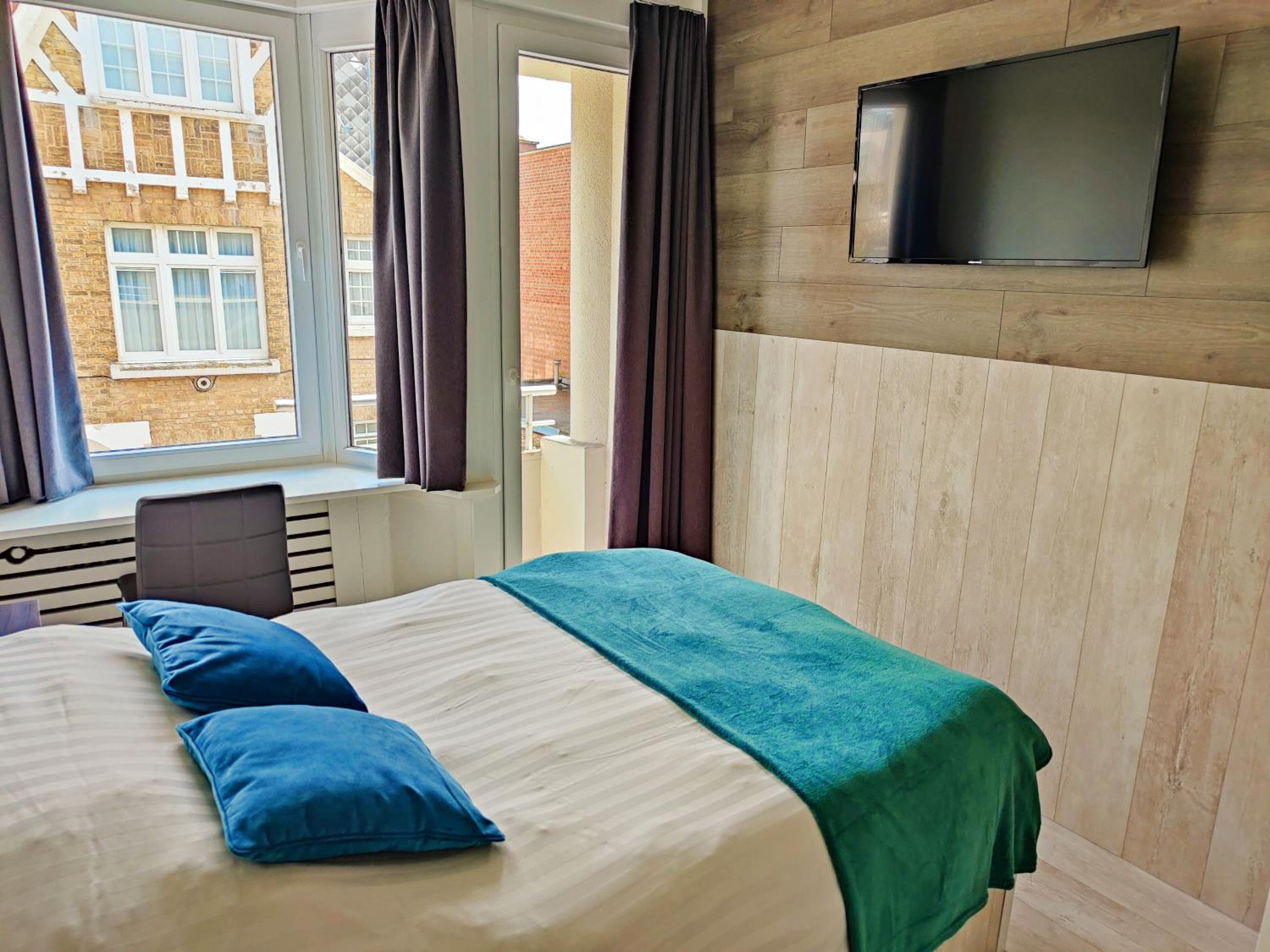 Double Room - Photo 6