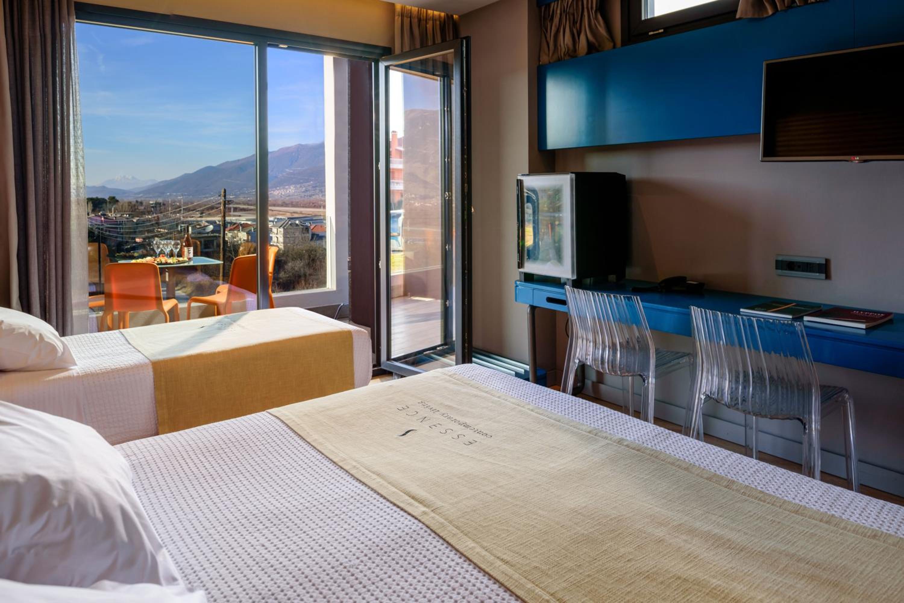 Elegant Triple Room with Mountain View photo 3
