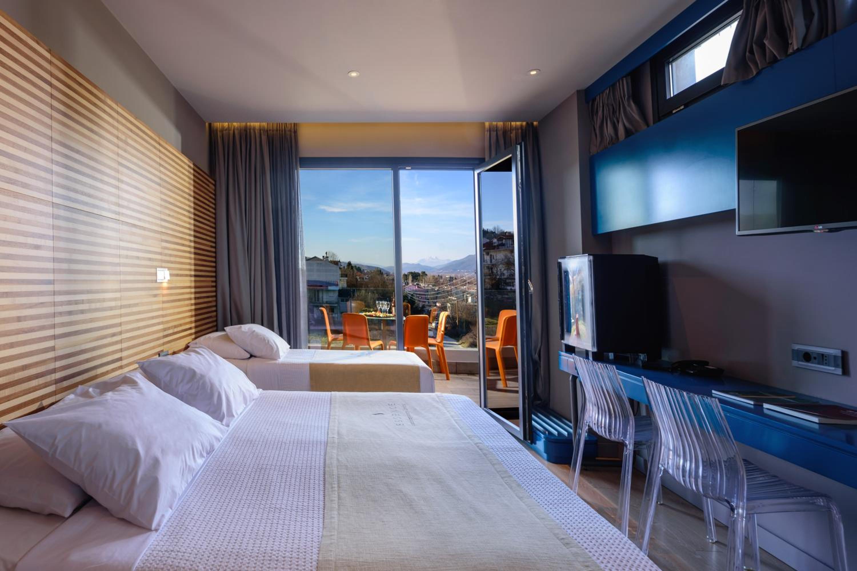 Elegant Triple Room with Mountain View photo 1