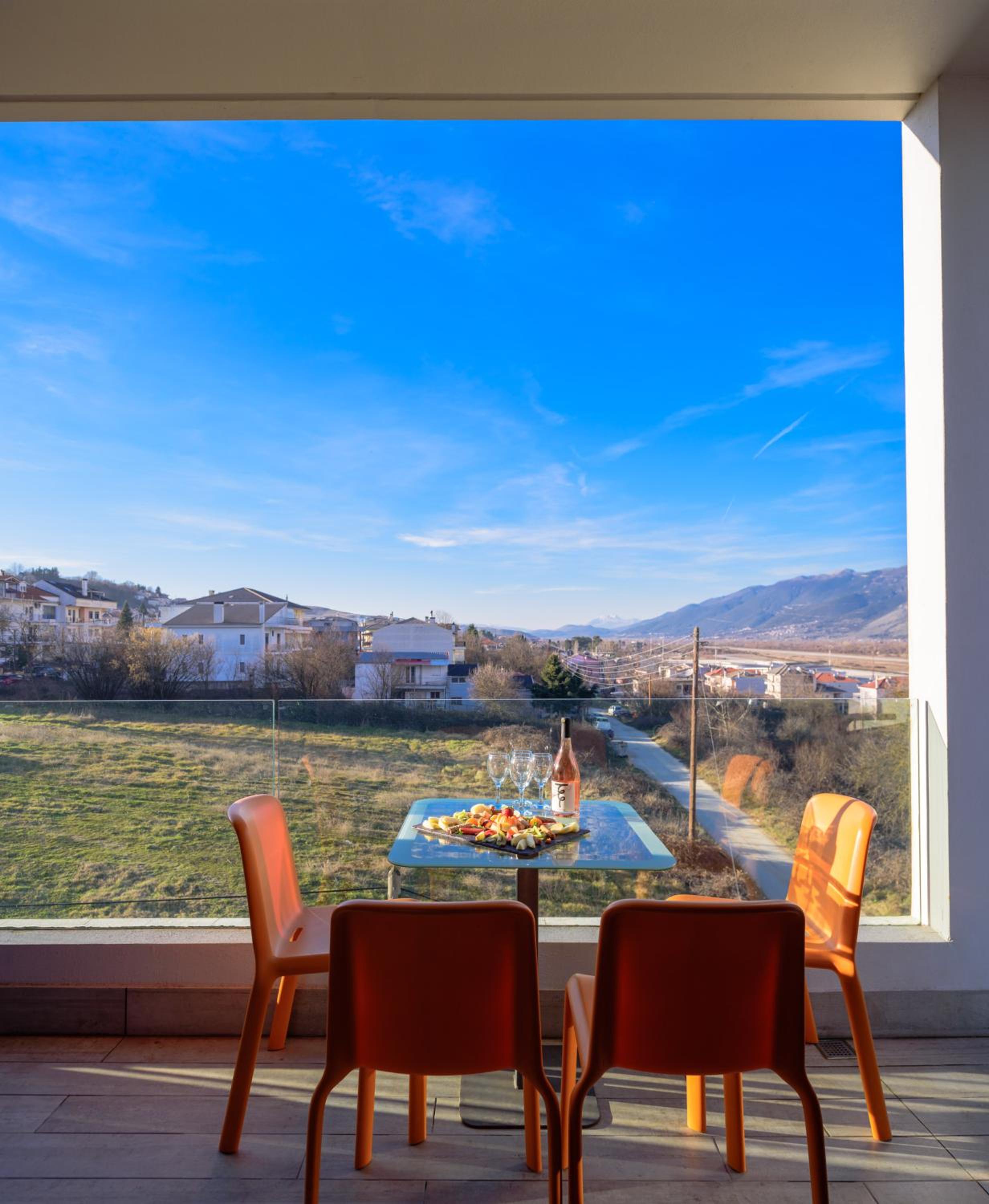 Elegant Triple Room with Mountain View photo 2