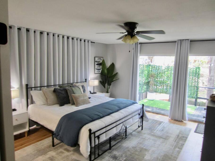 Three-Bedroom House photo 3