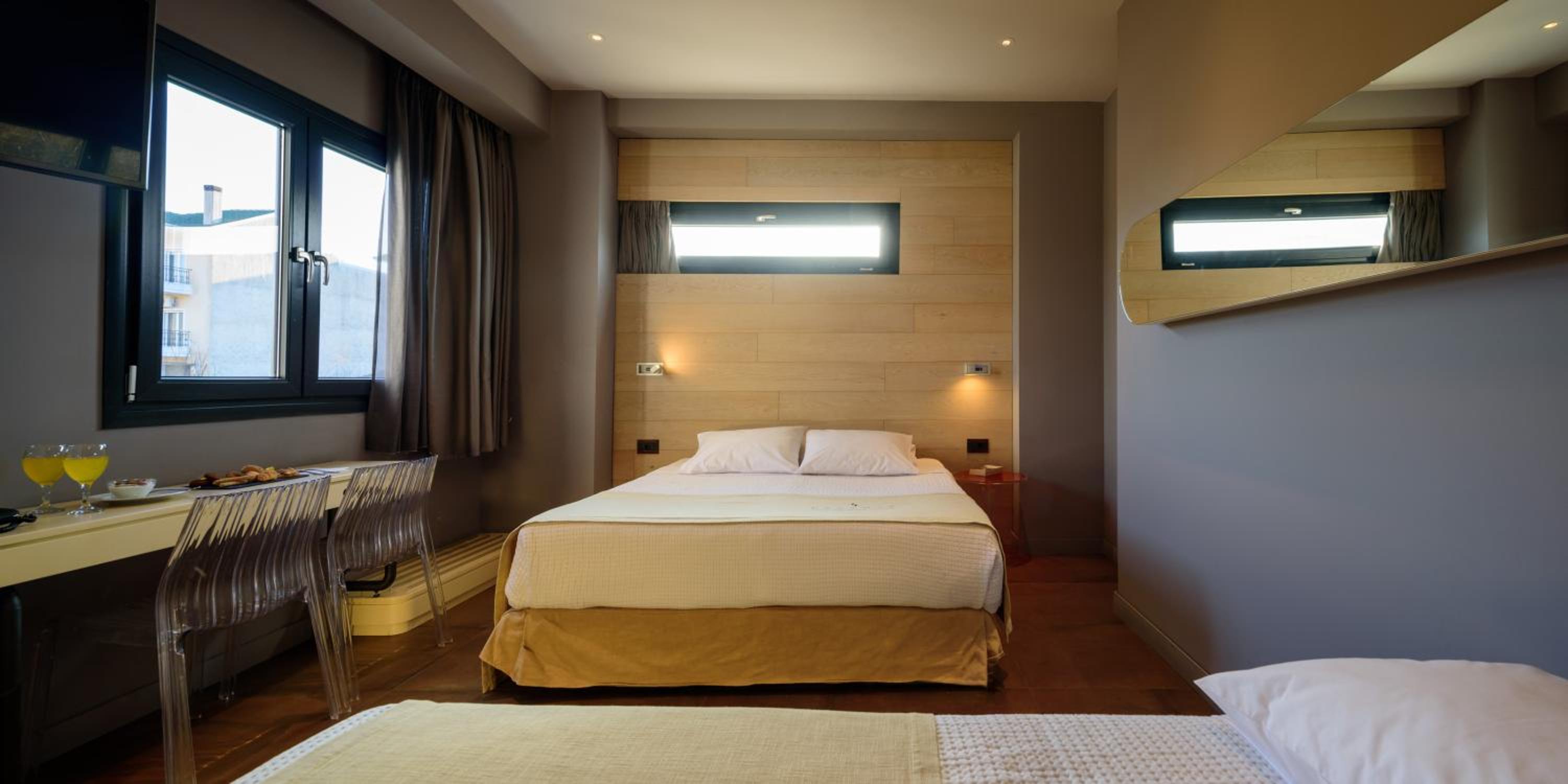 Elegant Triple Room with City View photo 3