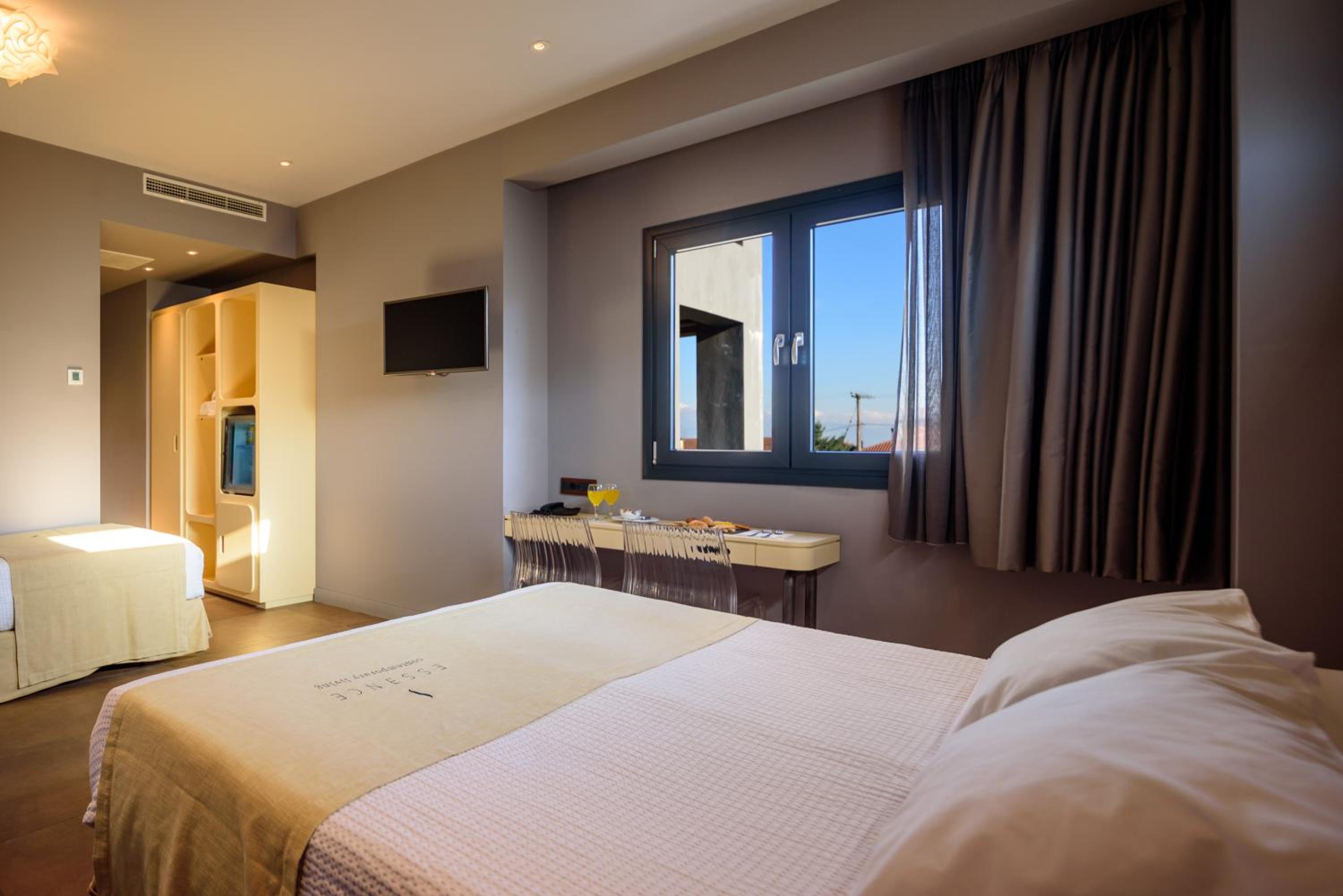 Elegant Triple Room with City View photo 1