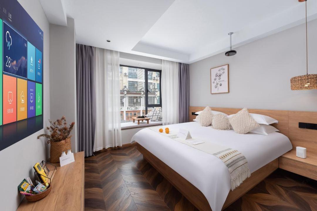 Standard Queen Room