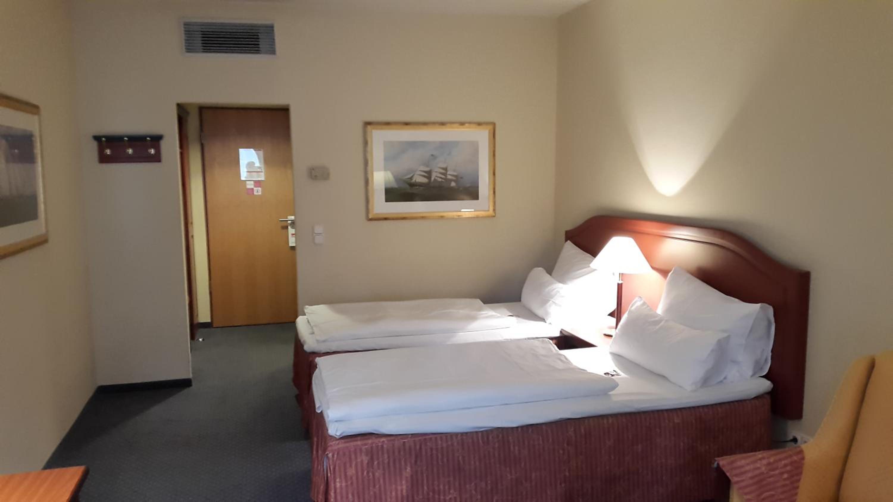 Standard Double Room - Photo 13