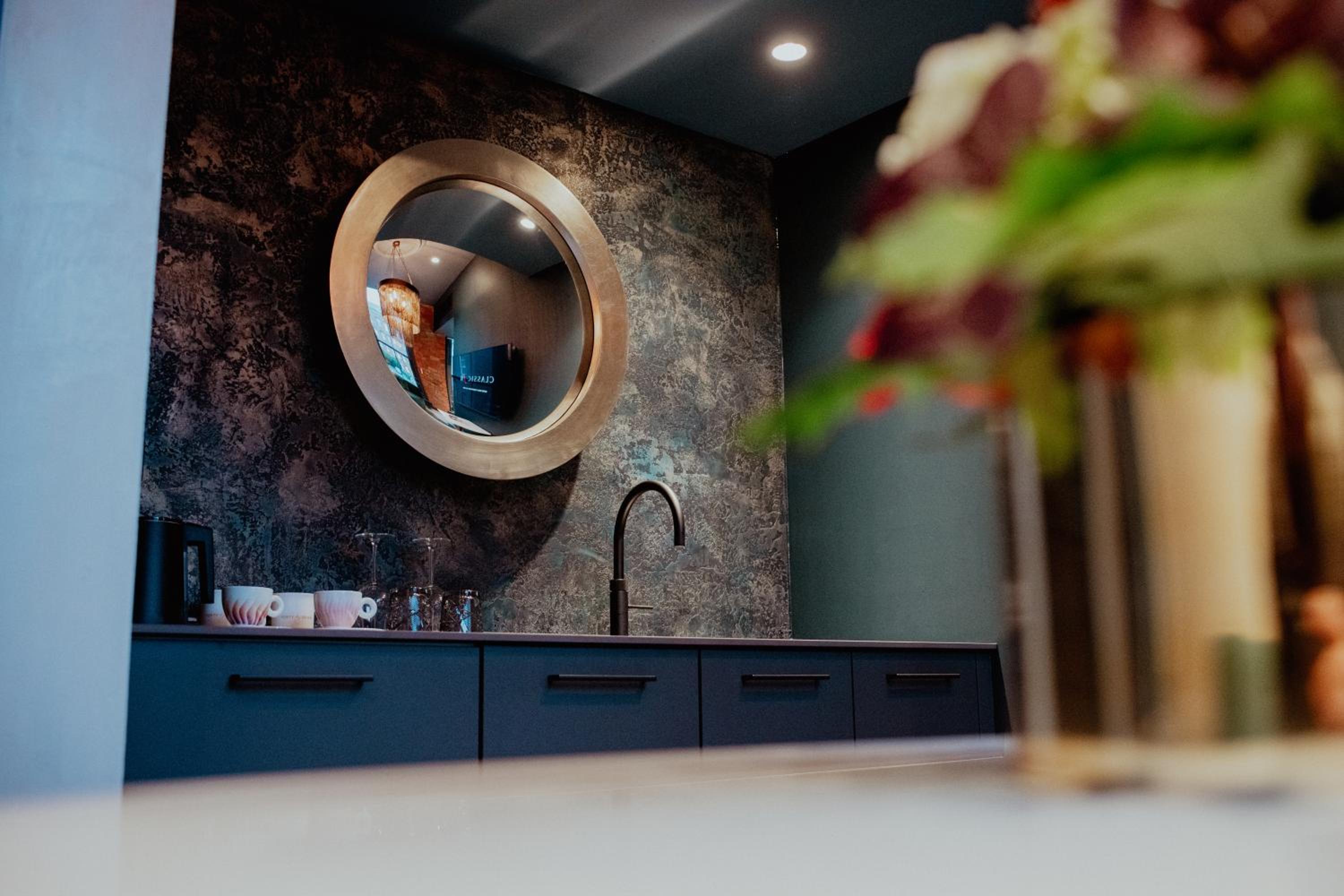 King Suite with Living Area and Kitchenette - Non-Smoking - Photo 9