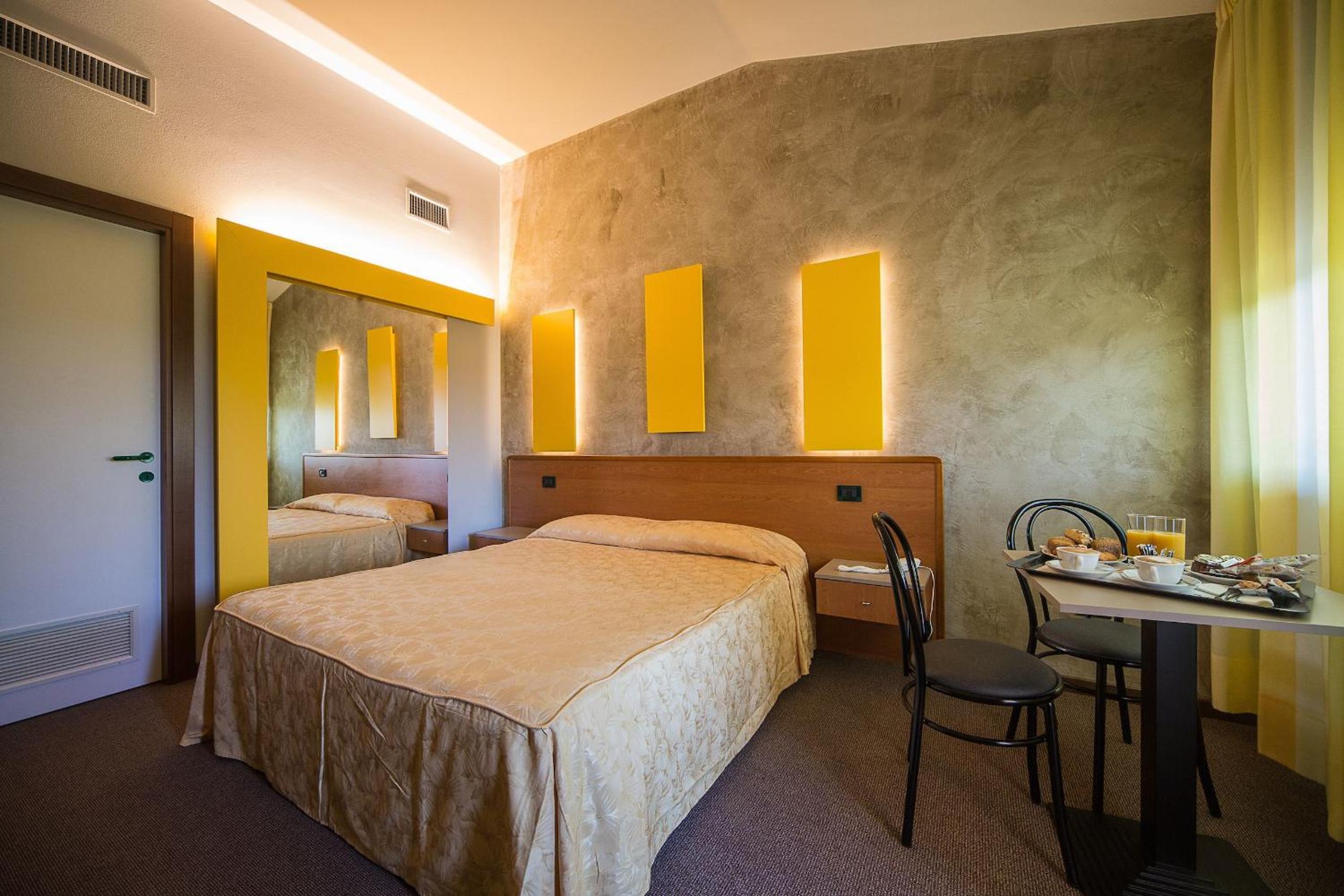 Double Room - Photo 5