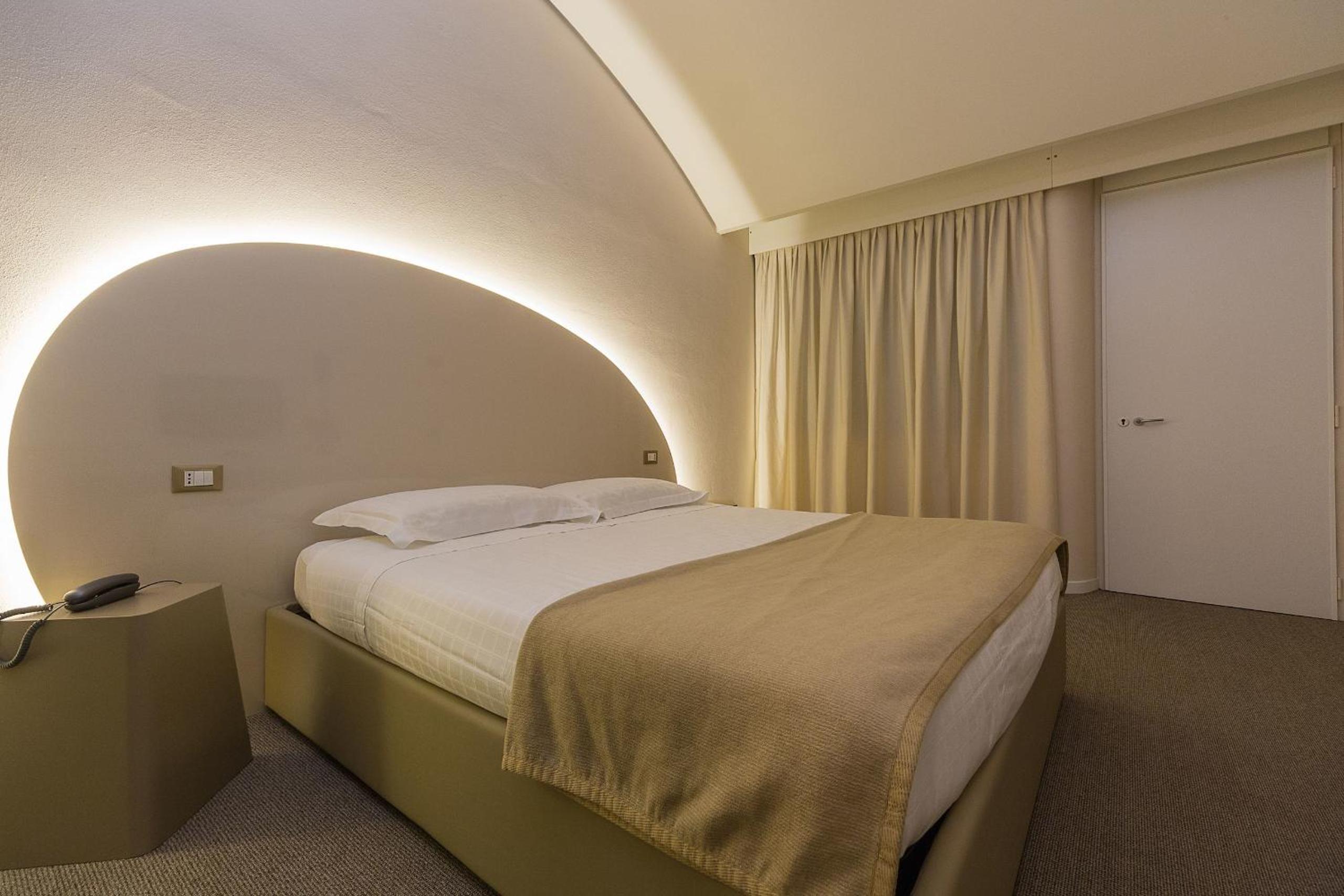 Deluxe Double Room - Photo 1