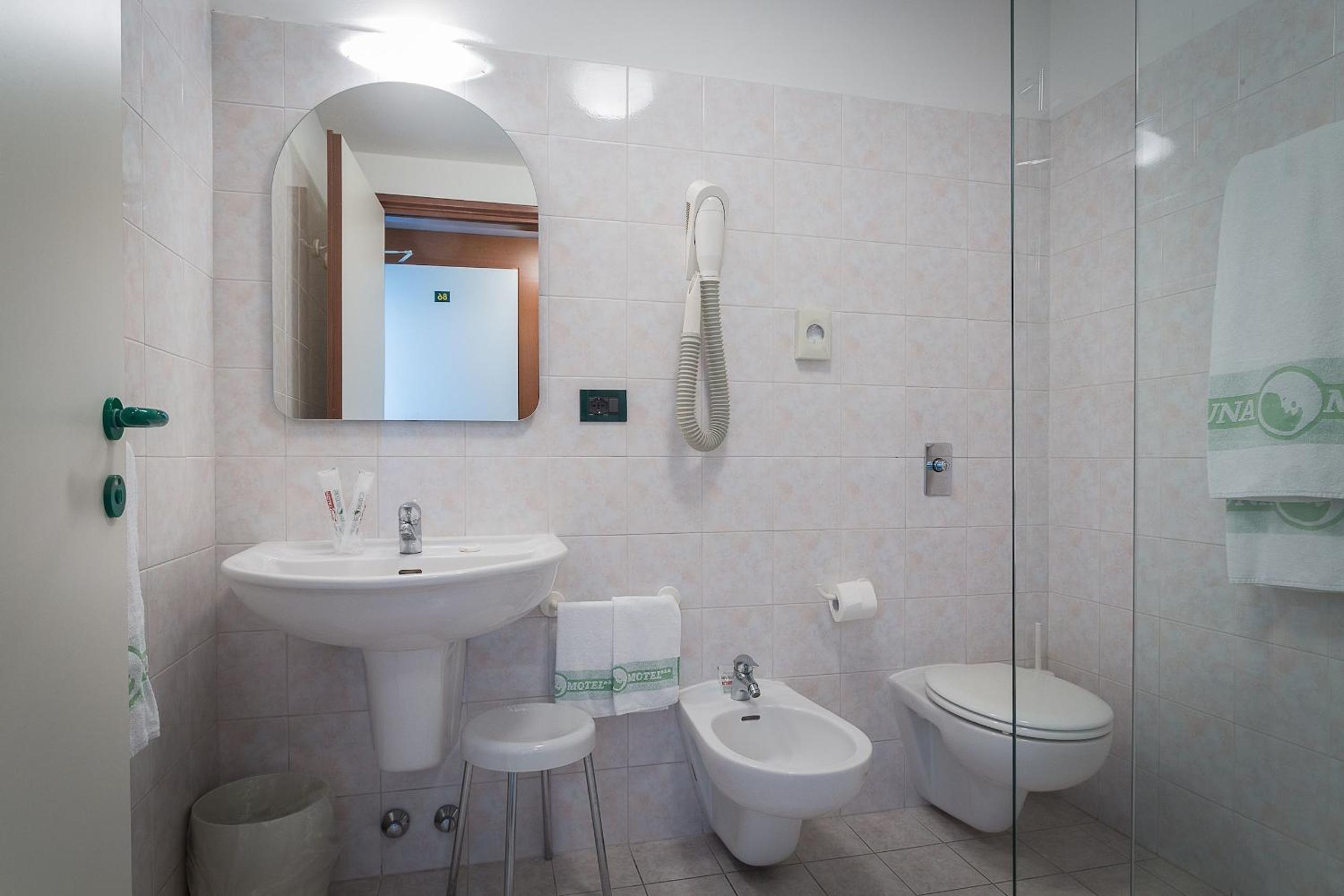 Double Room - Photo 6