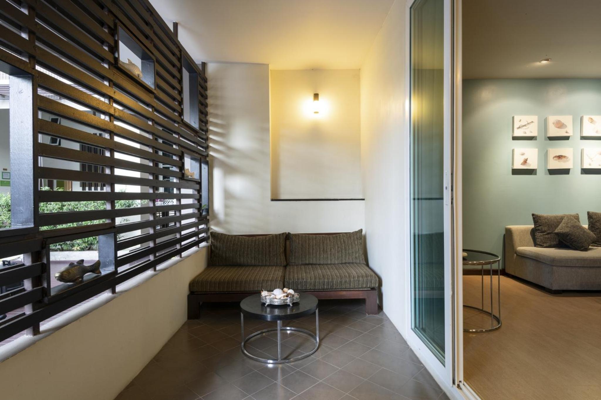 King Room with Pool View photo 3