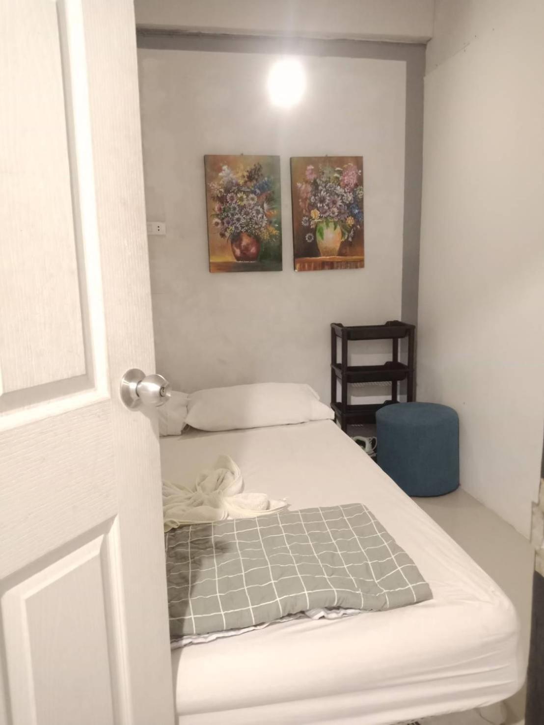 Standard Double Room With Shared Bathroom