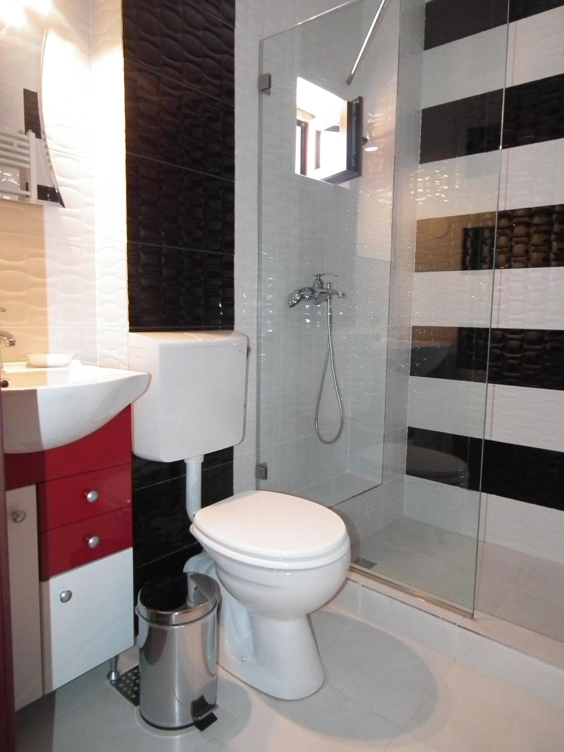 Double Room - Photo 10