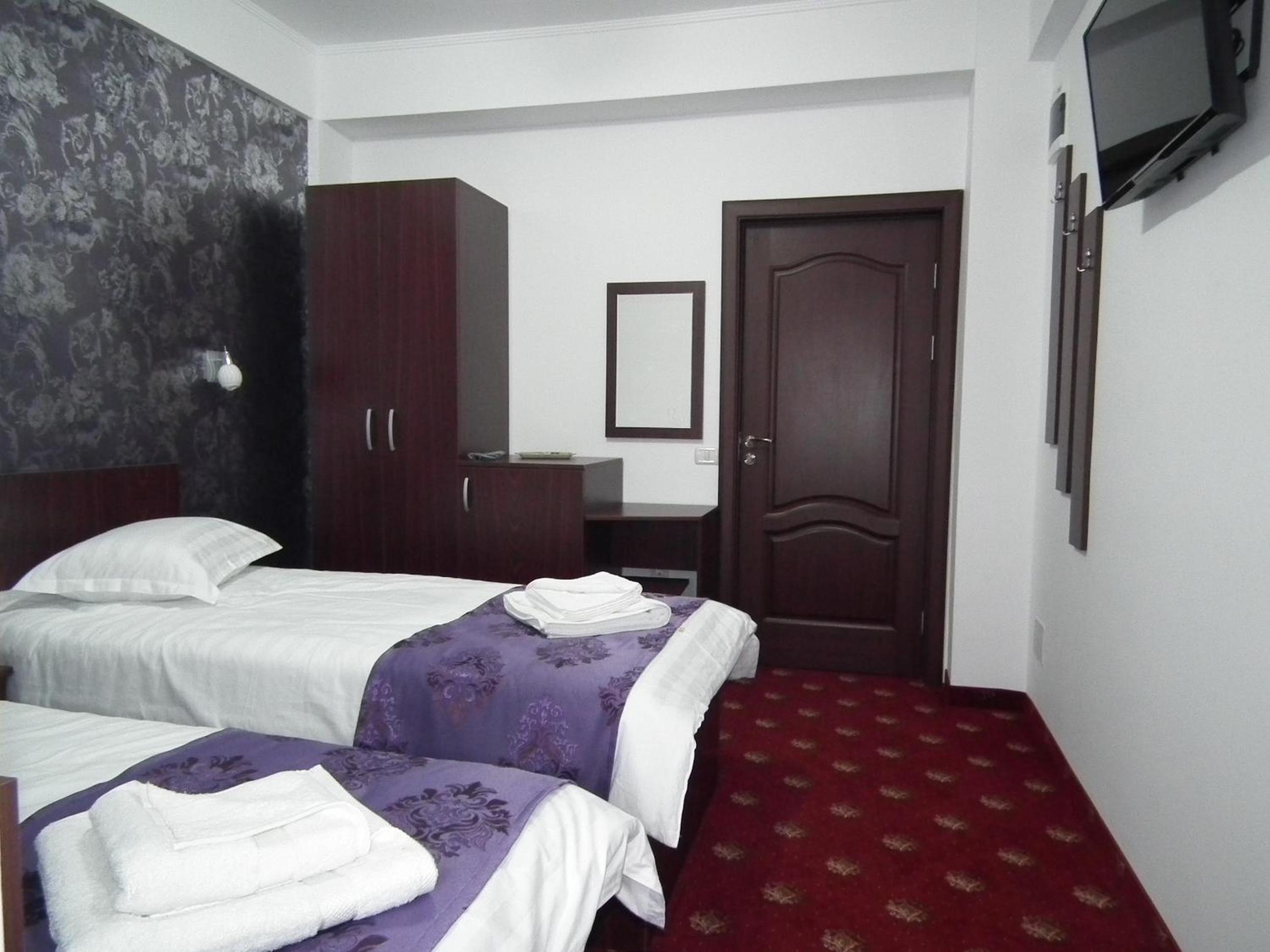 Twin Room - Photo 1