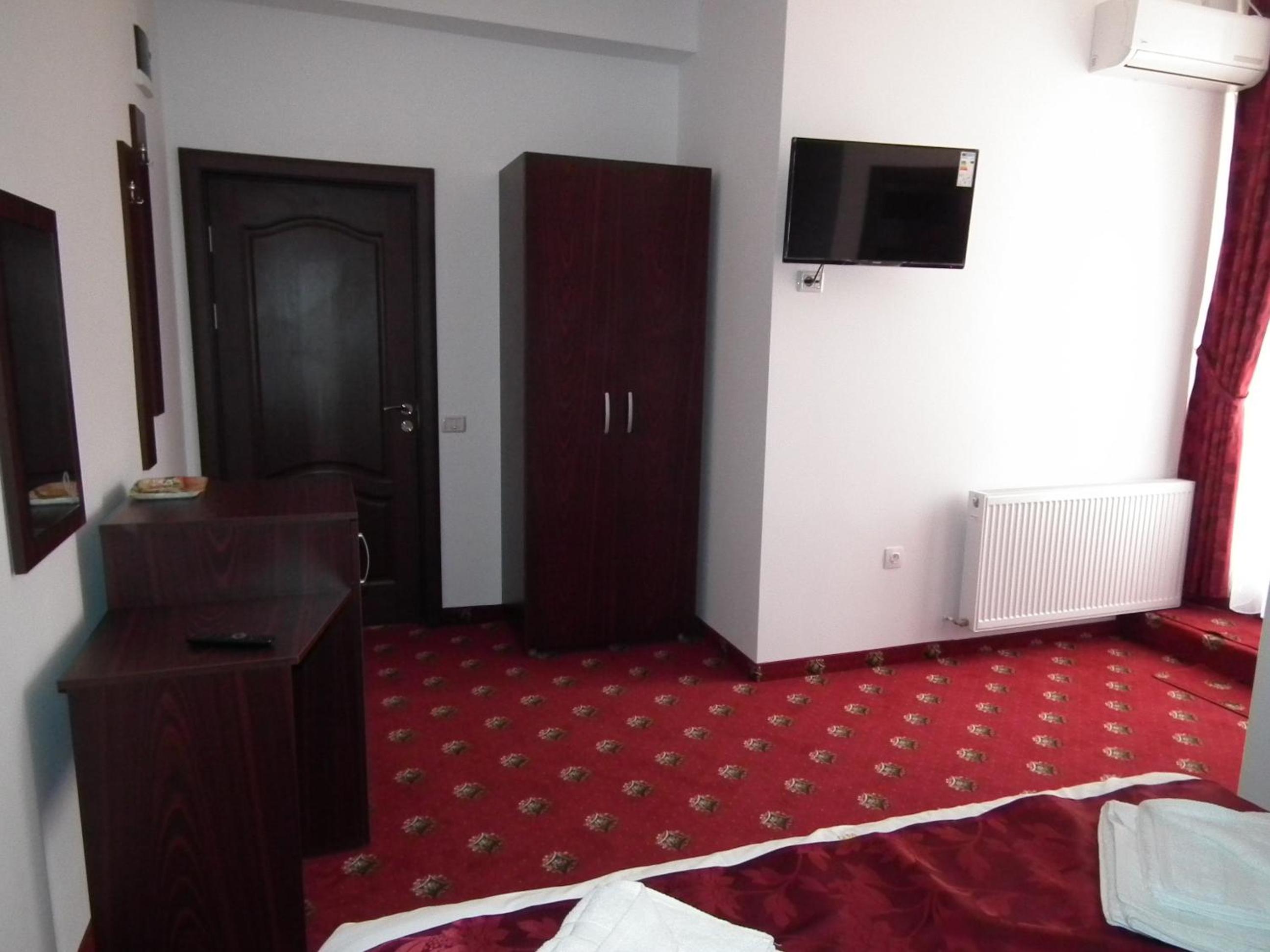 Double Room - Photo 7