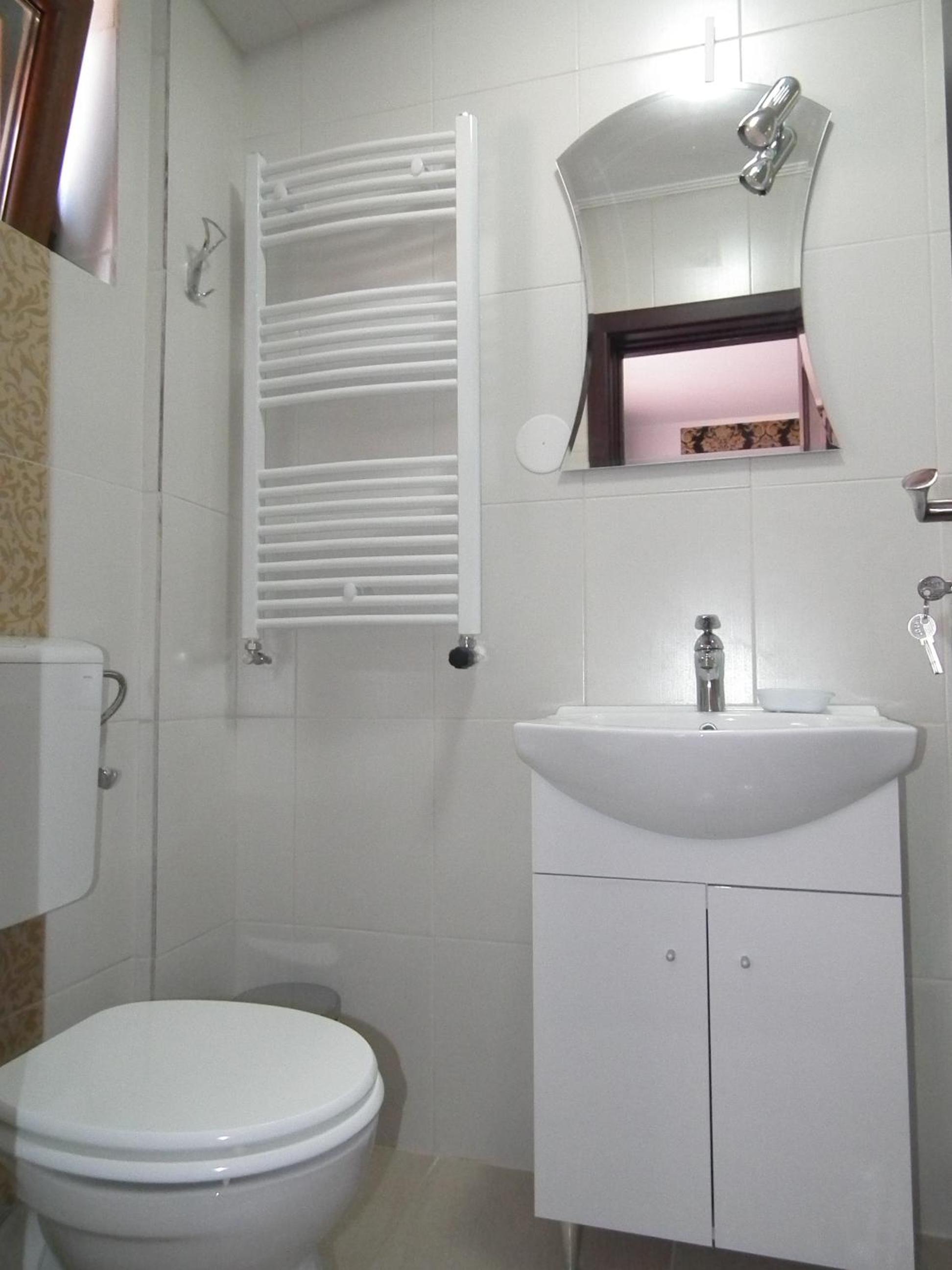 Double Room - Photo 9