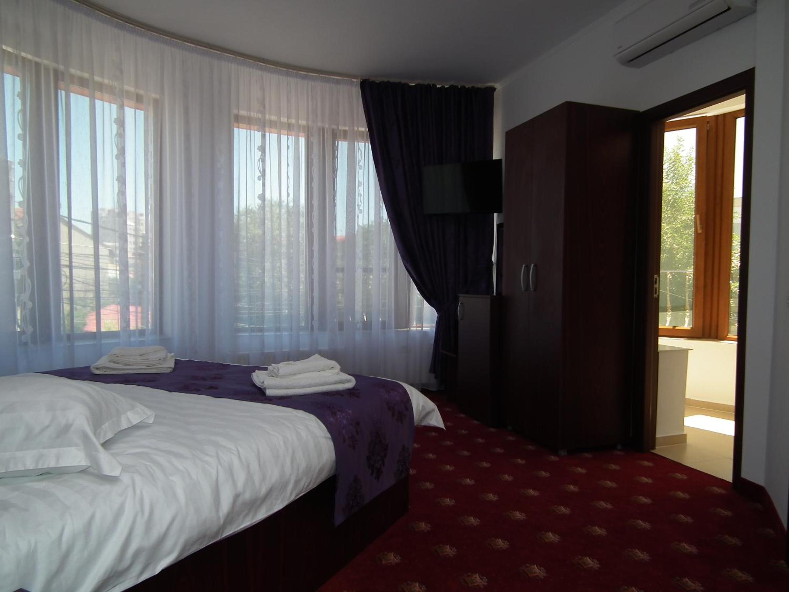 Double Room - Photo 15