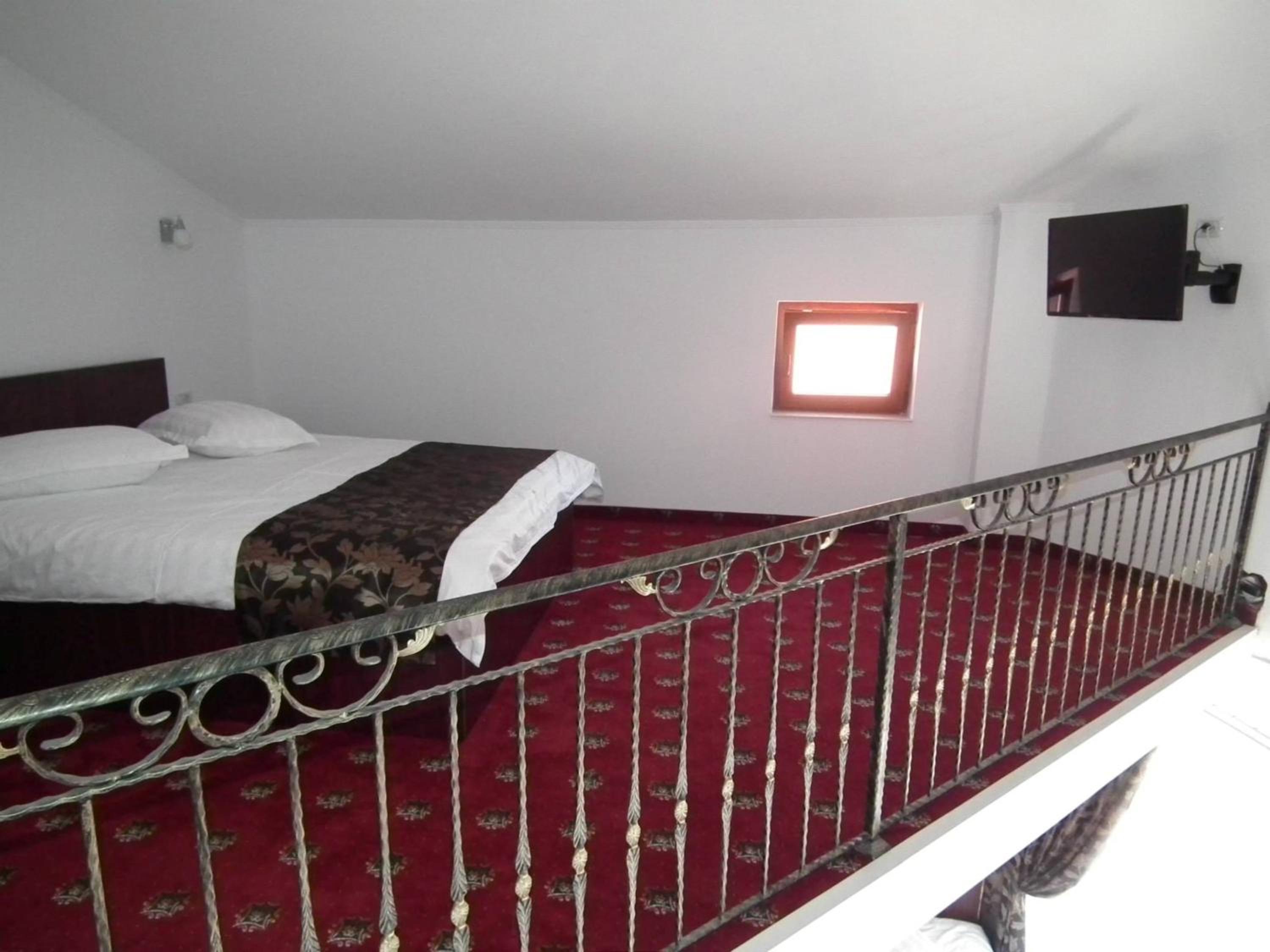Double Room - Photo 25