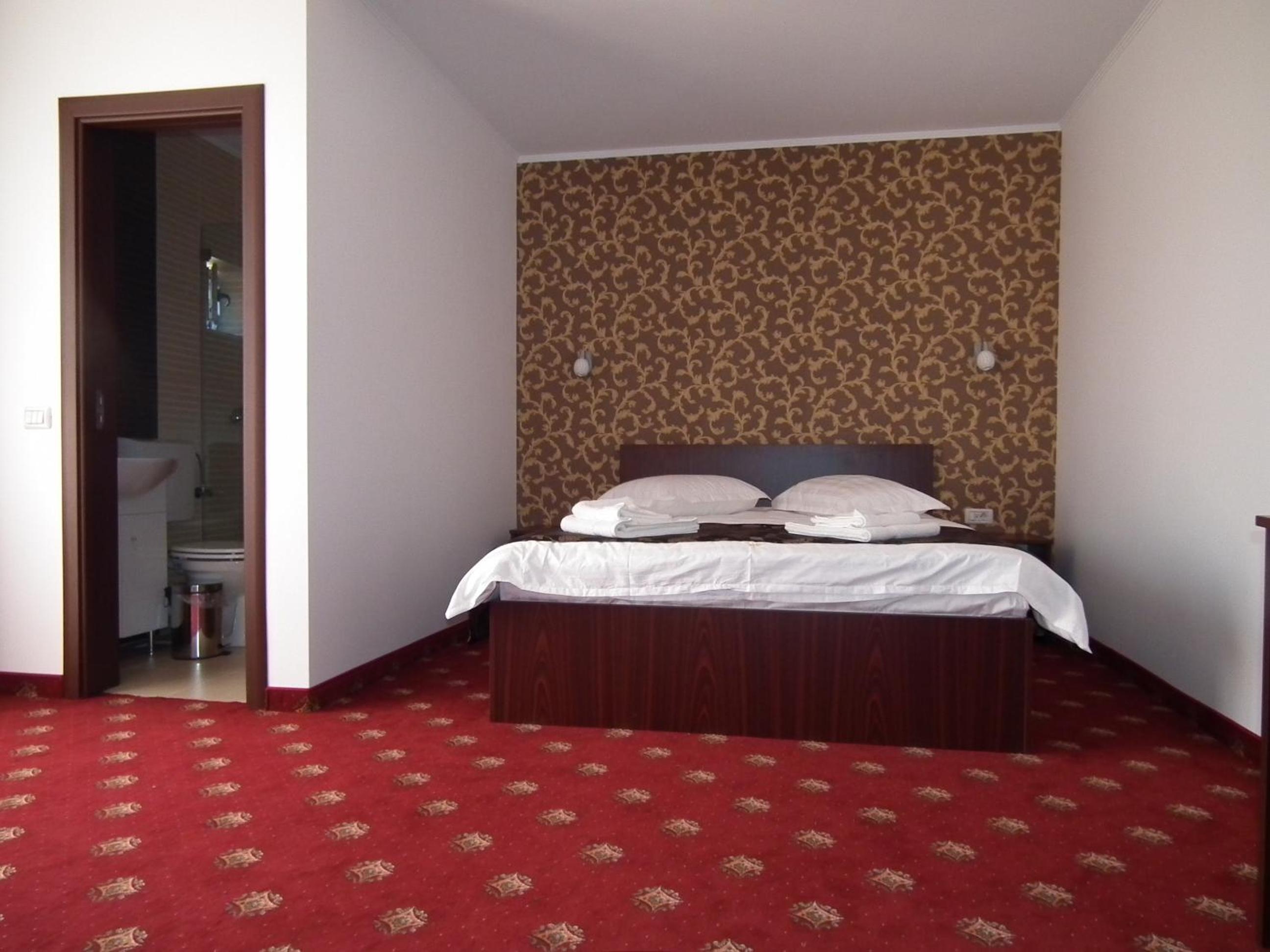 Double Room - Photo 22