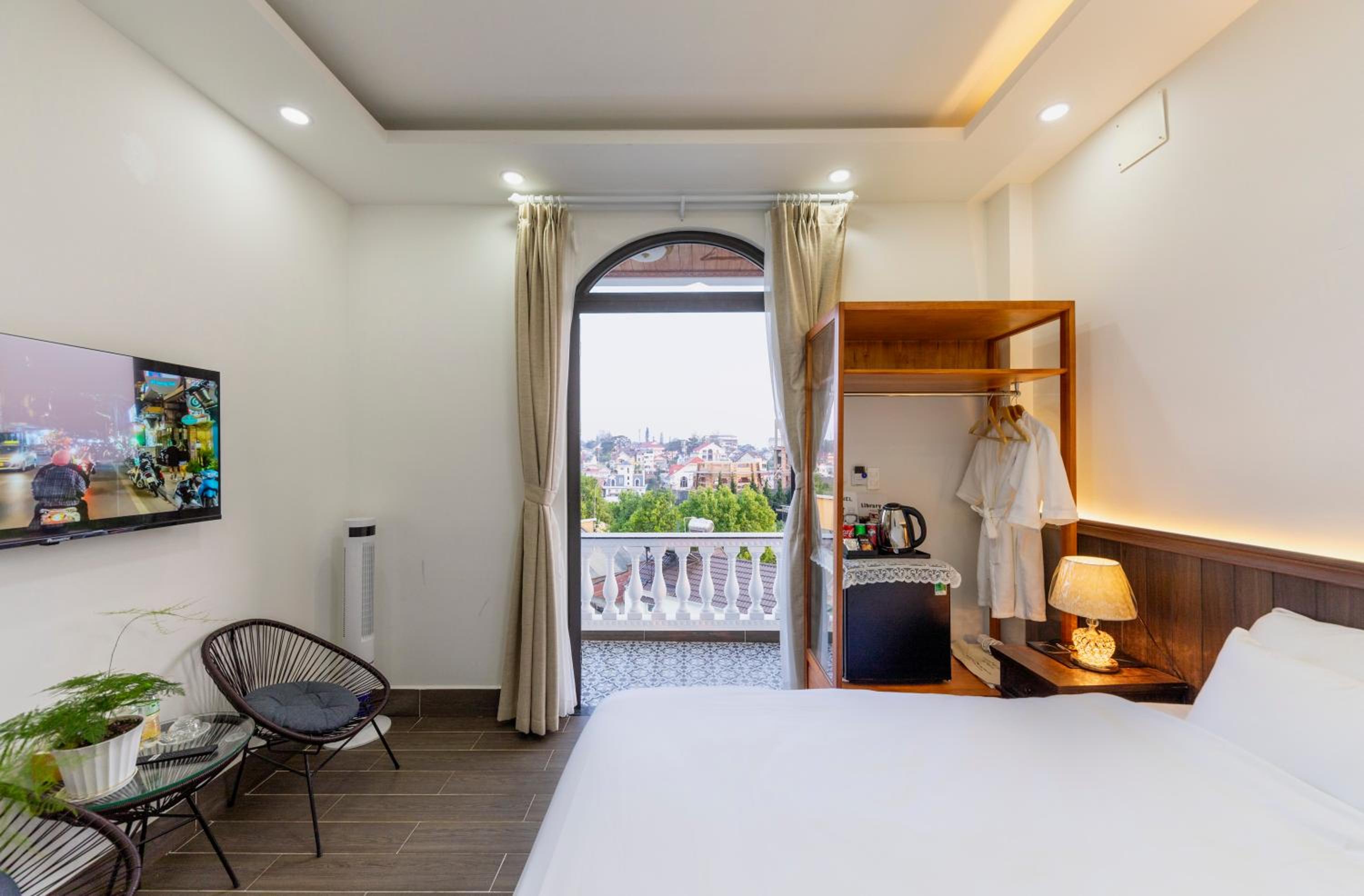 King Room with Balcony photo 1