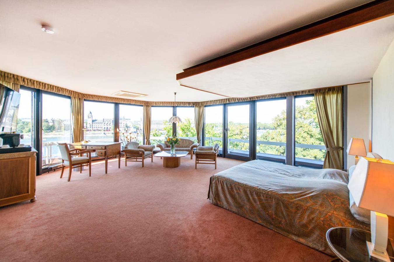 Executive Suite with River View