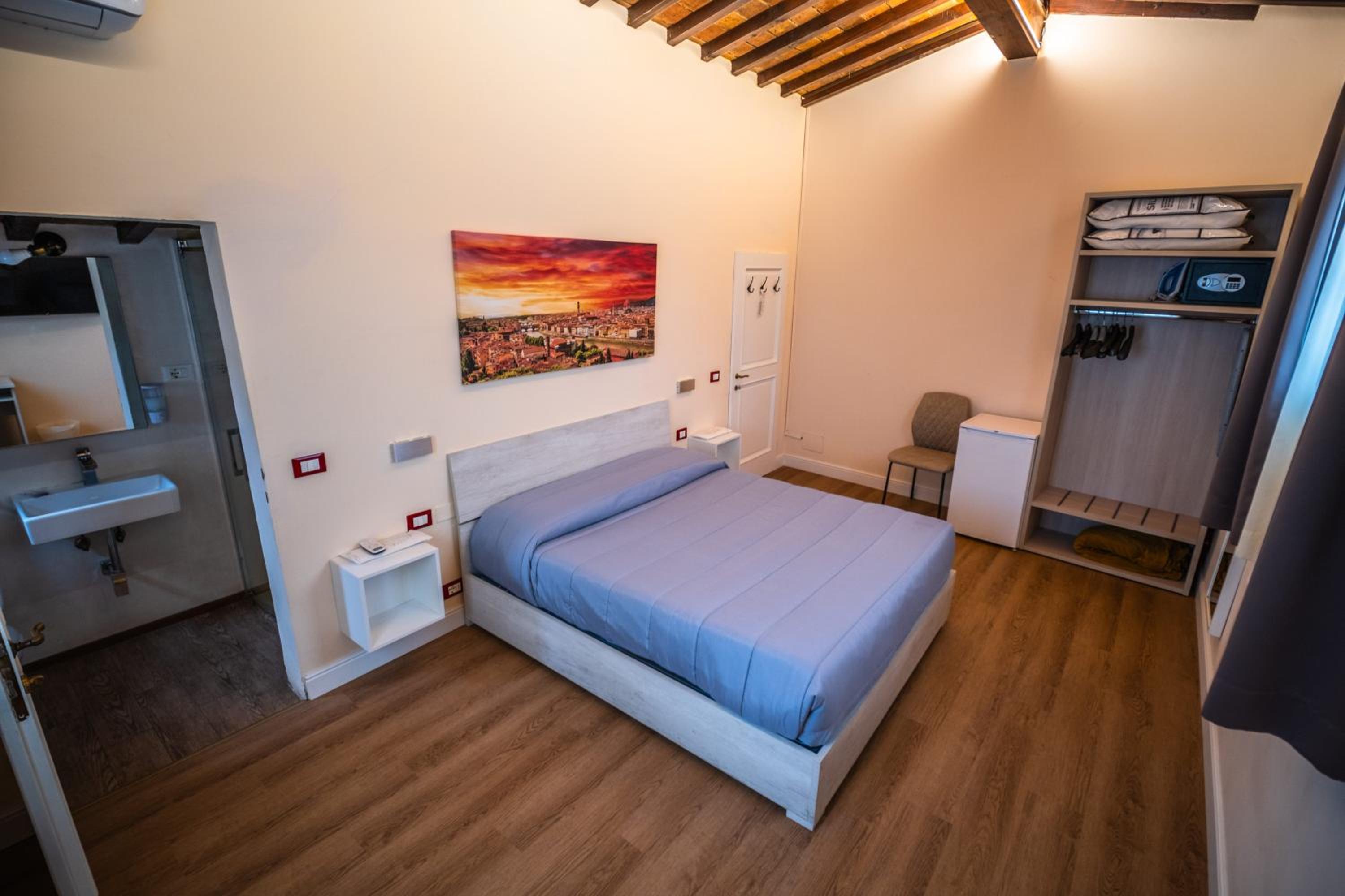 Double Room with Private Bathroom photo 1