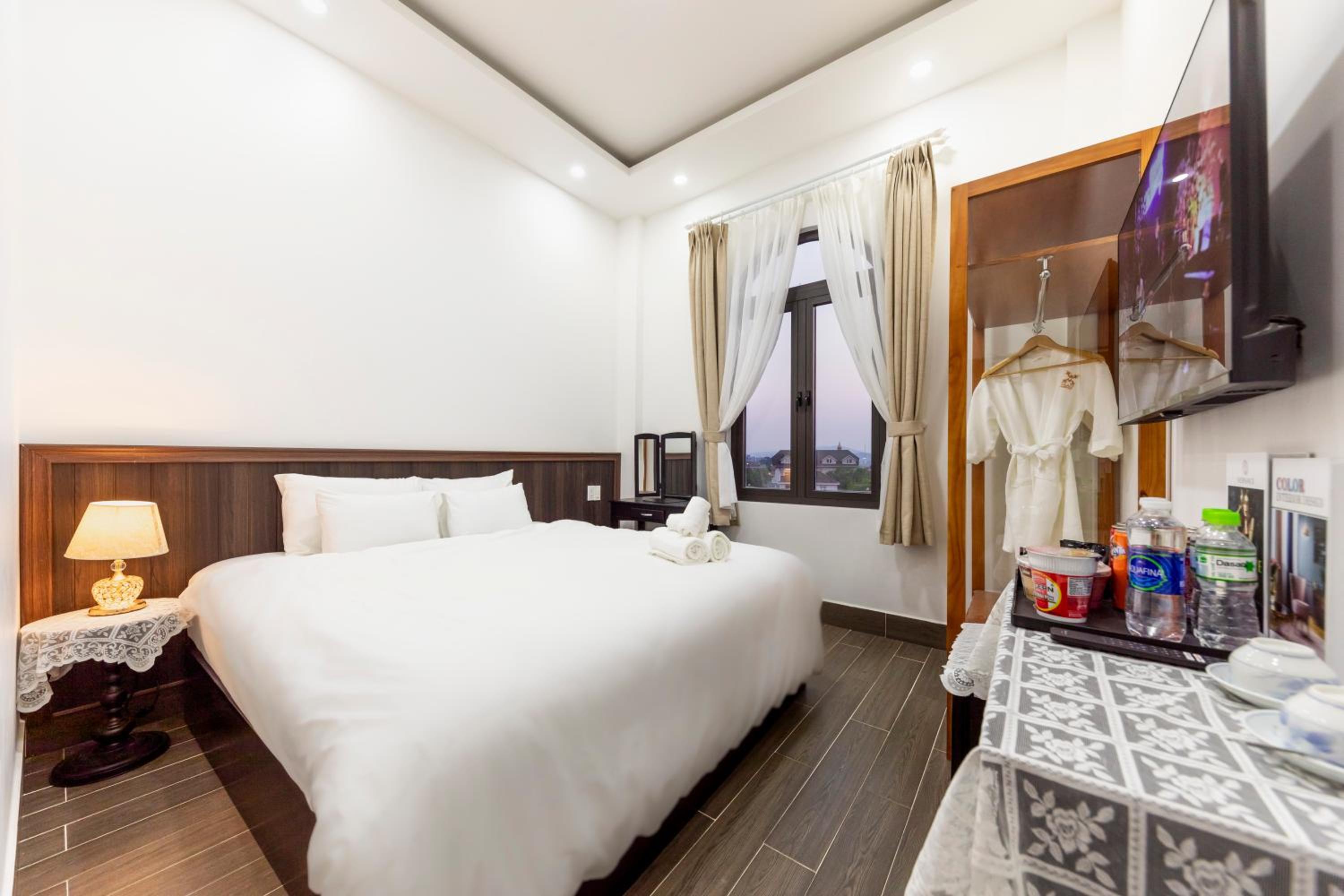 Standard King Room photo 2