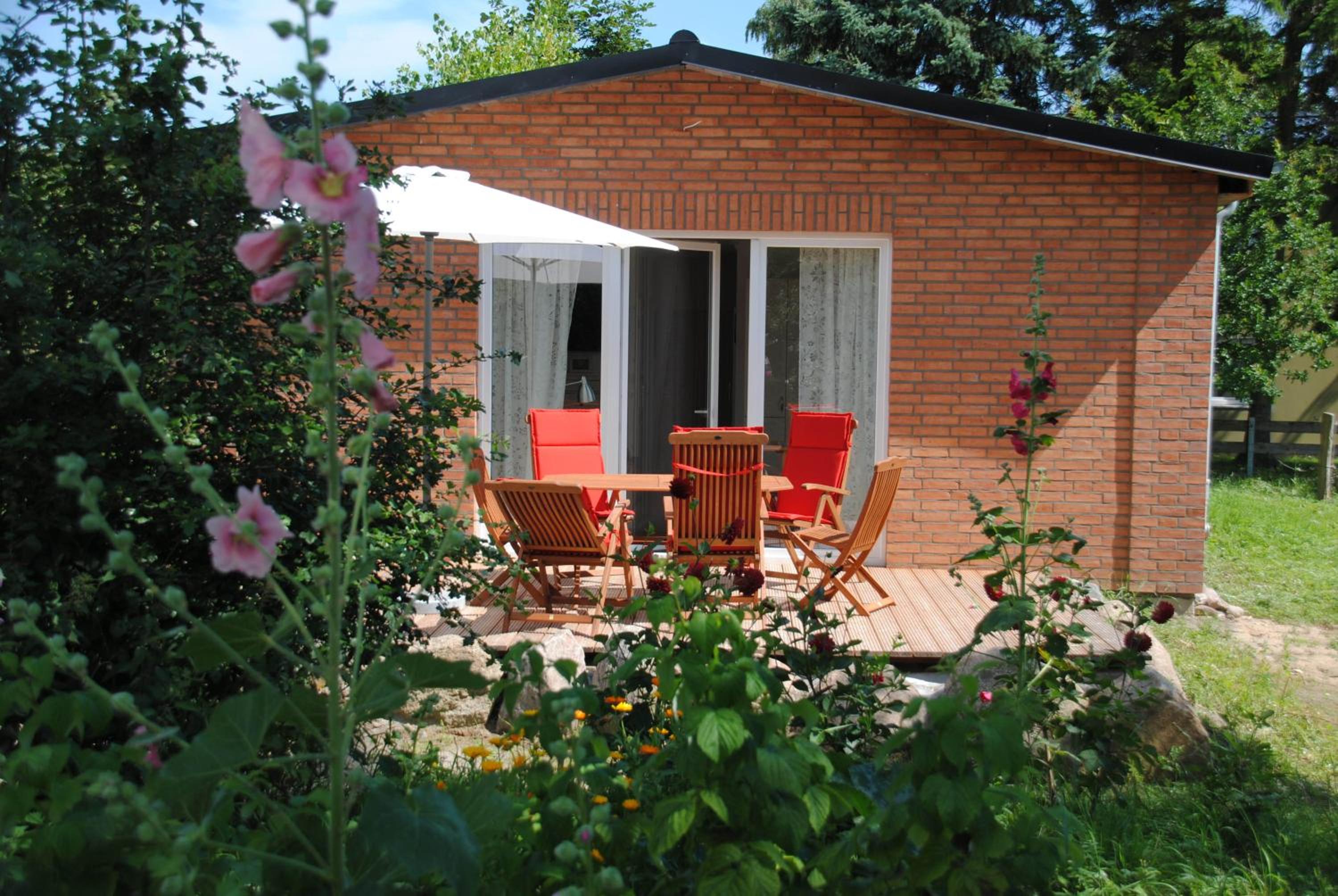 Three-Bedroom House photo 3