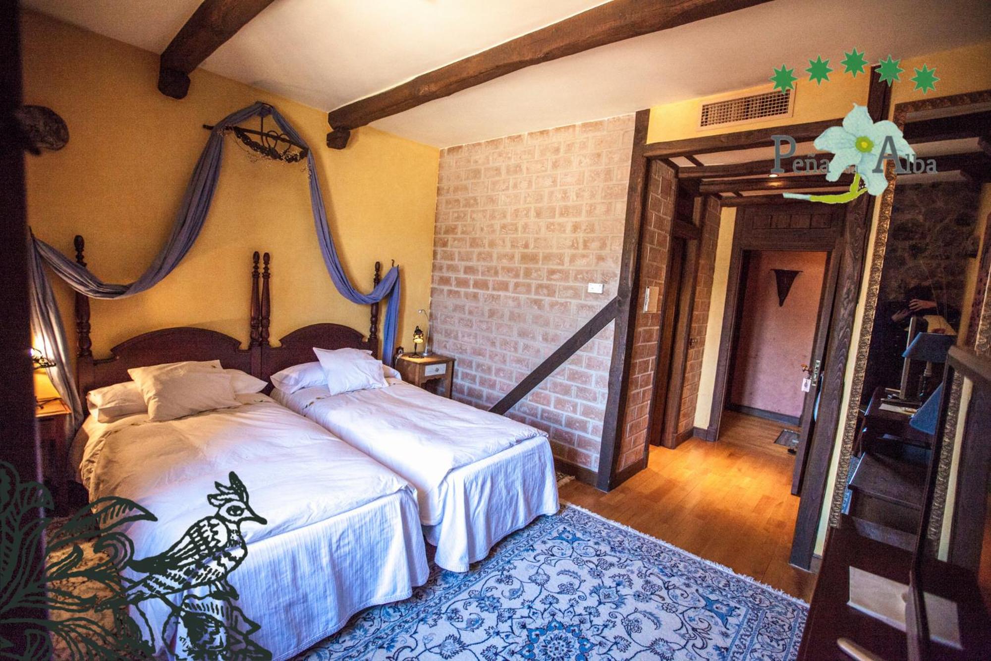 Double or Twin Room - Photo 9