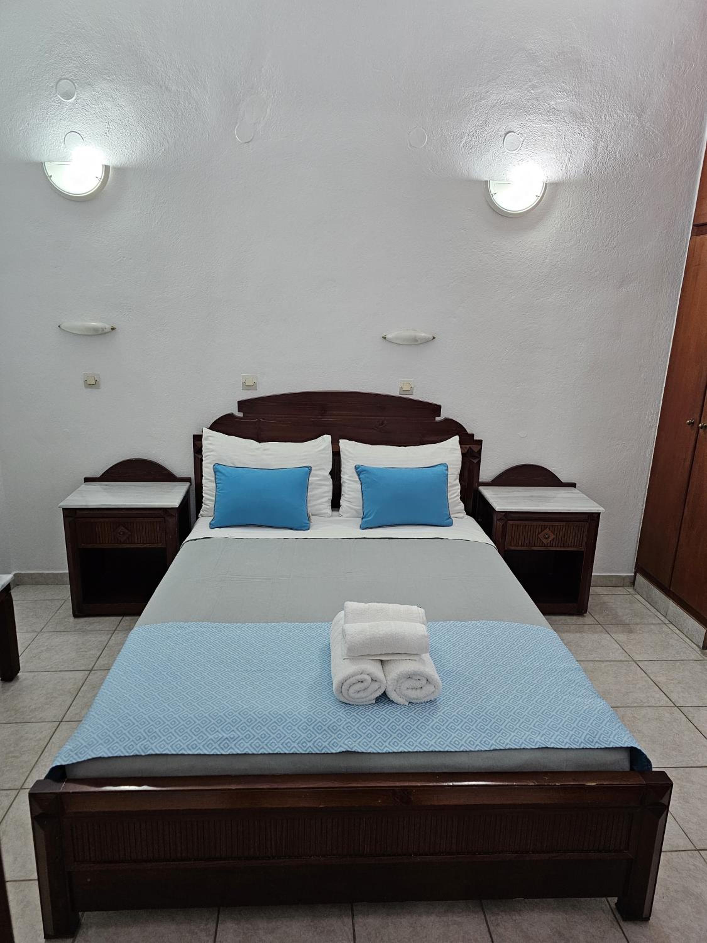 Standard Double Room - Photo 7