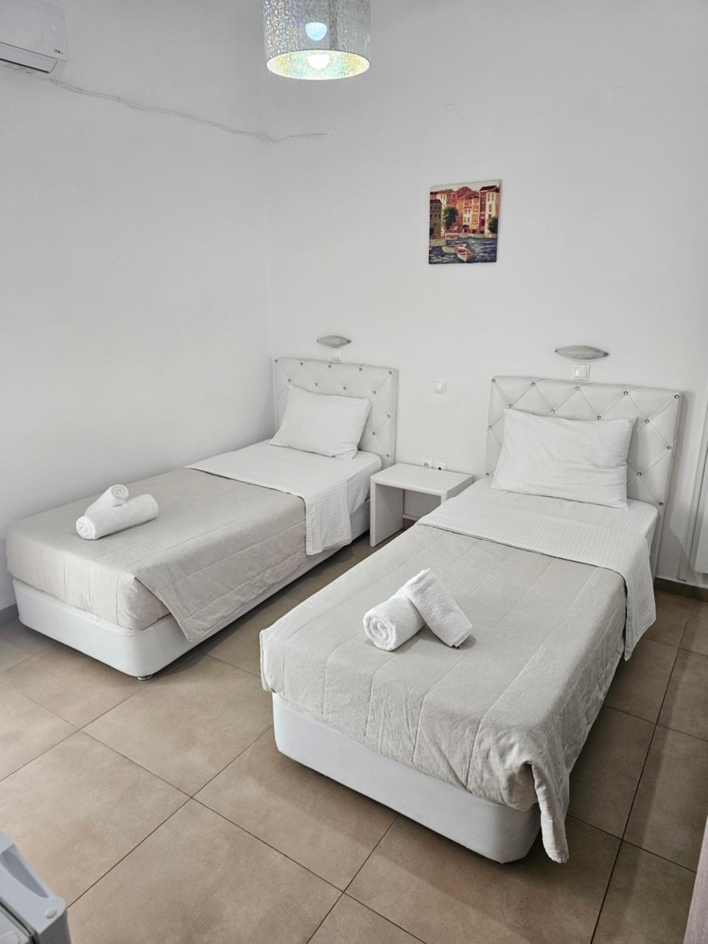 Standard Twin Room - Photo 4