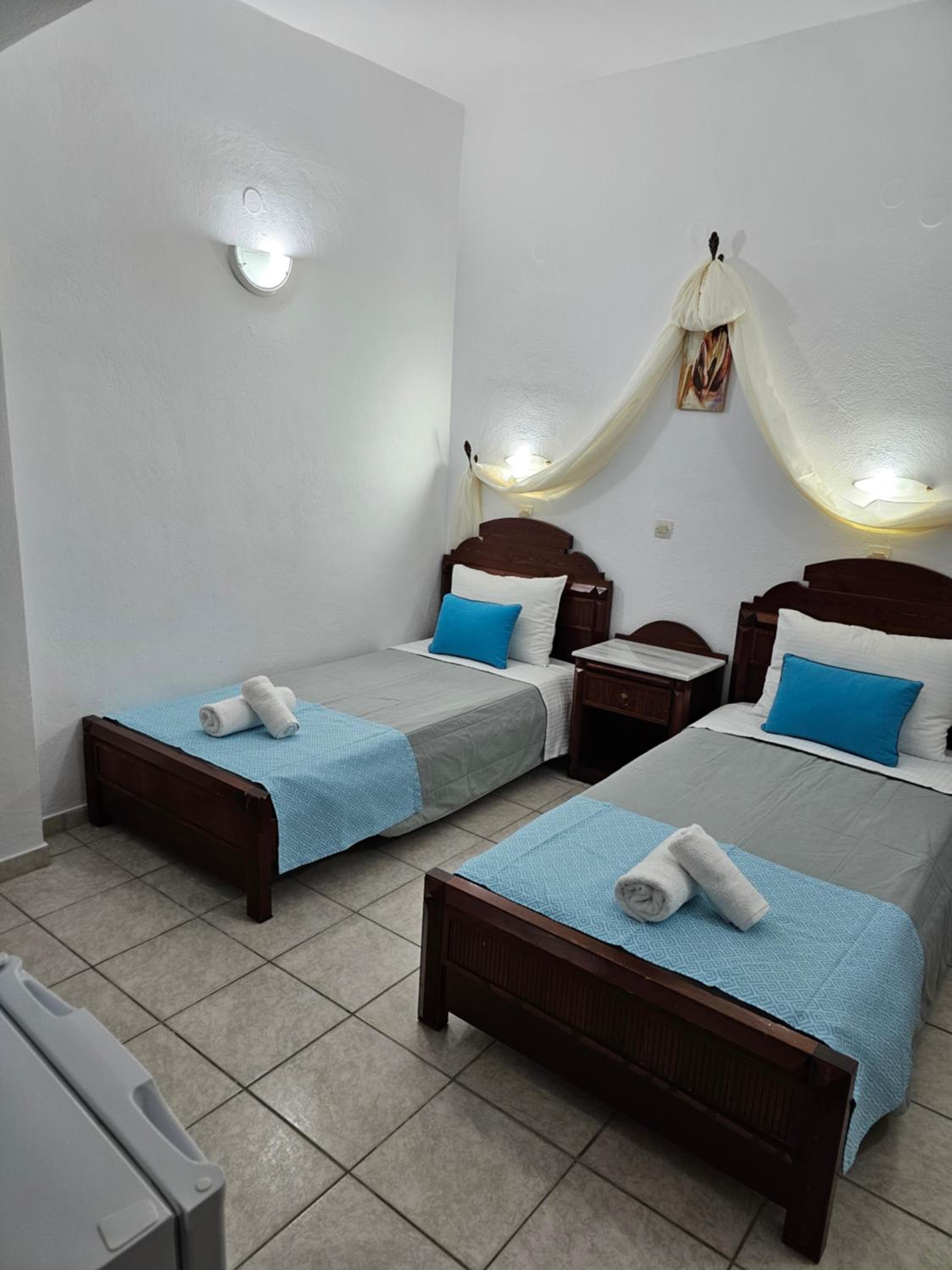 Standard Twin Room - Photo 5
