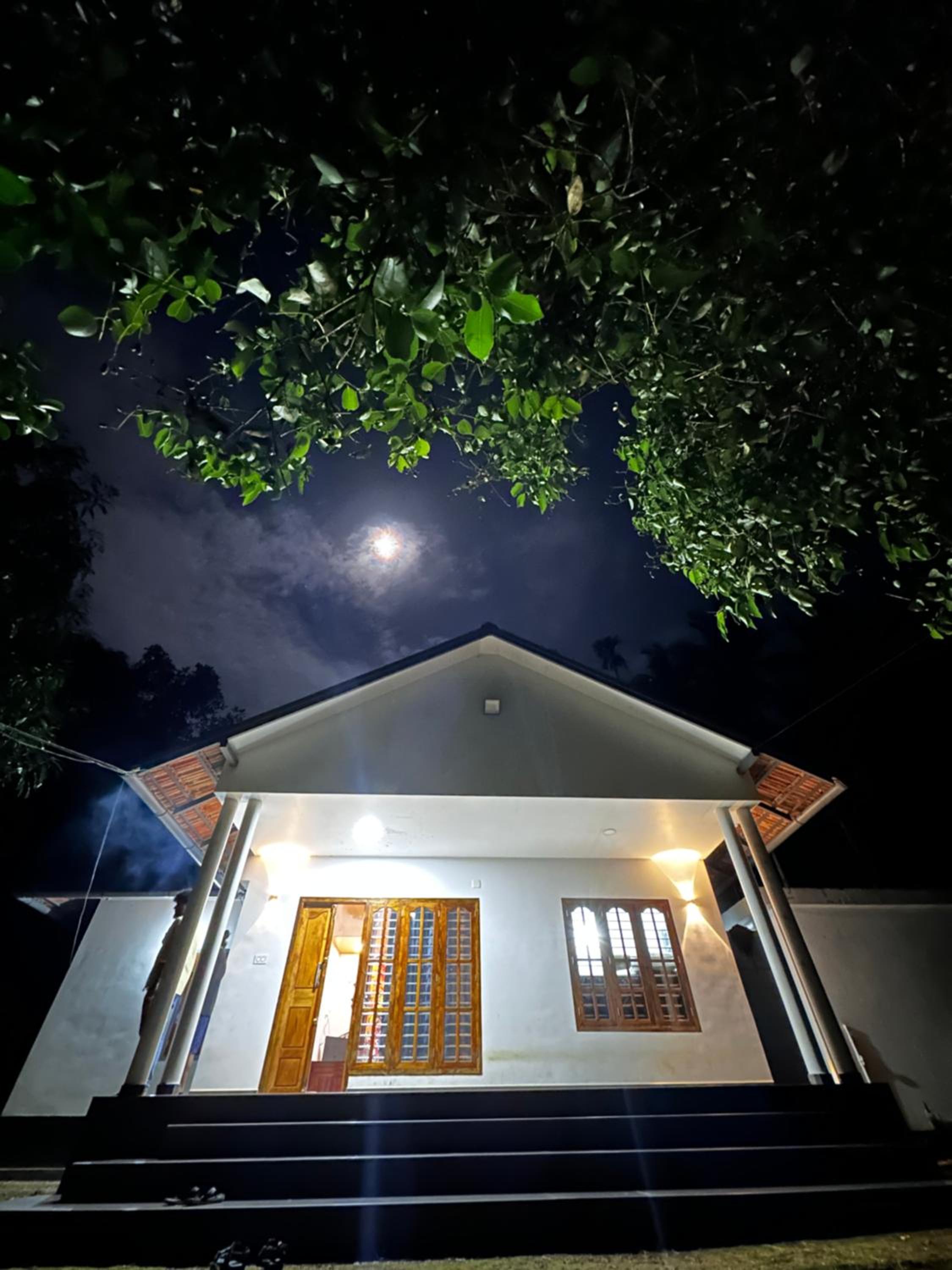 Three-Bedroom House photo 3