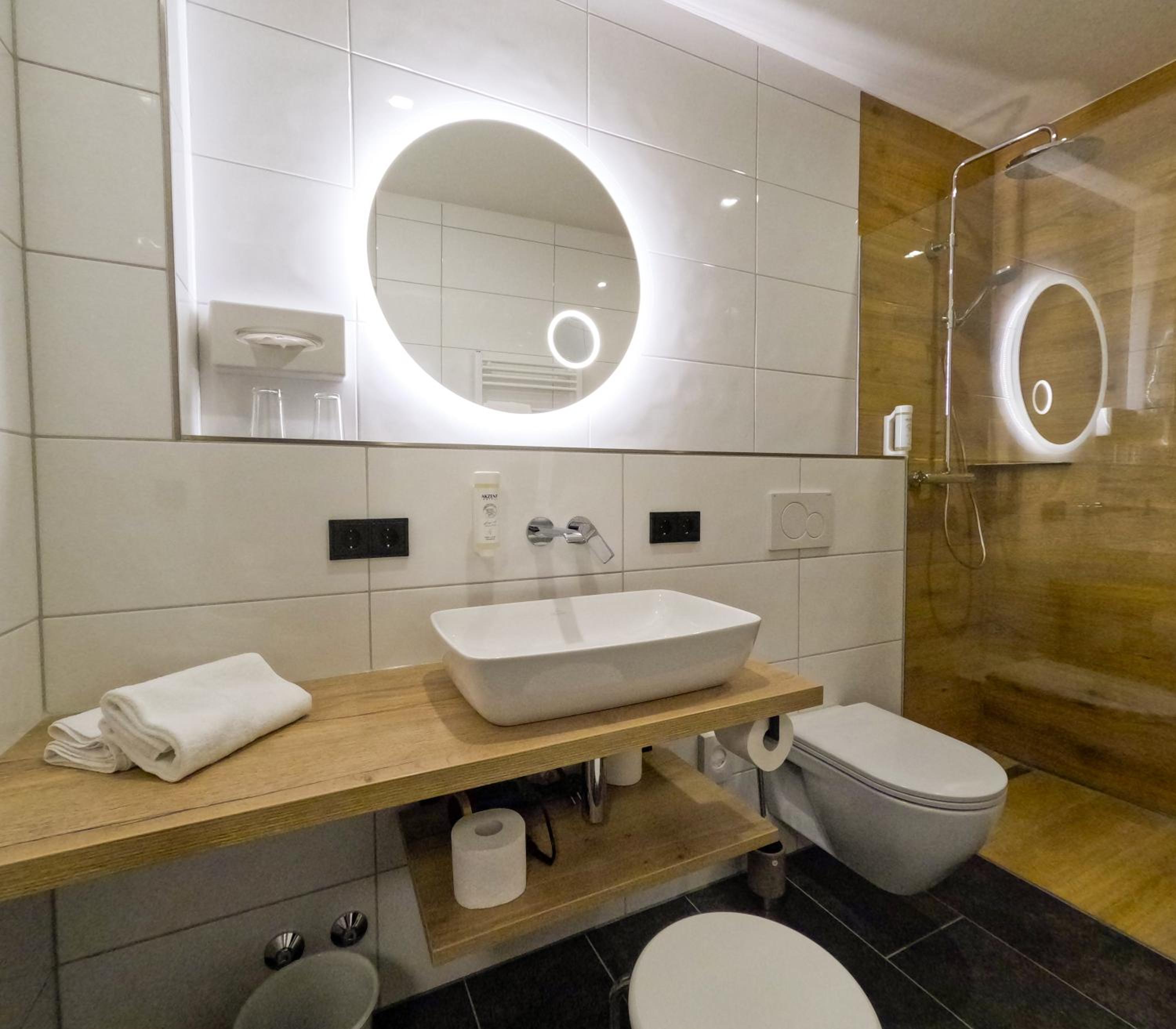 Deluxe Double Room - Photo 8