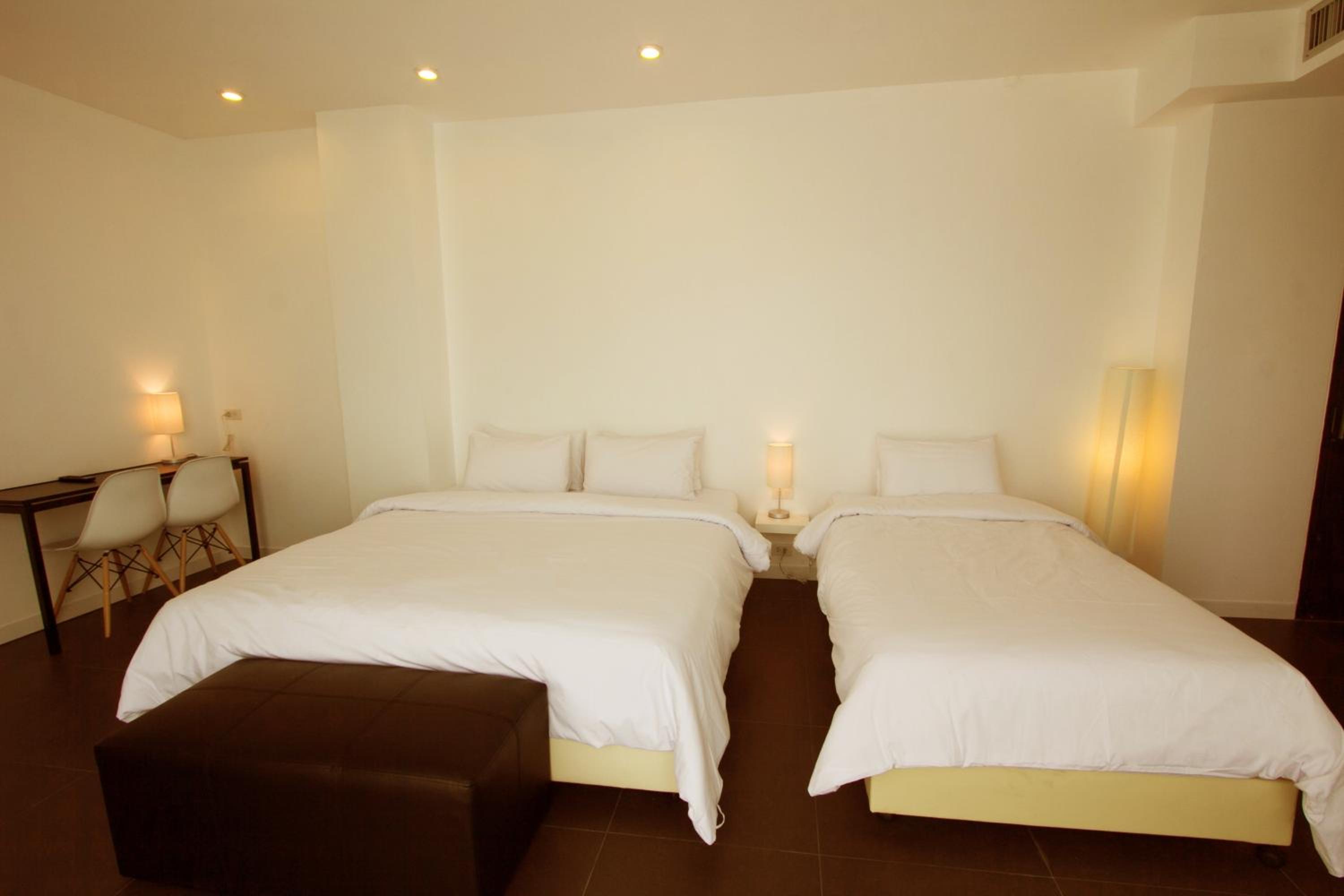 Triple Room with 1 Double Bed and 1 Single Bed - Photo 10