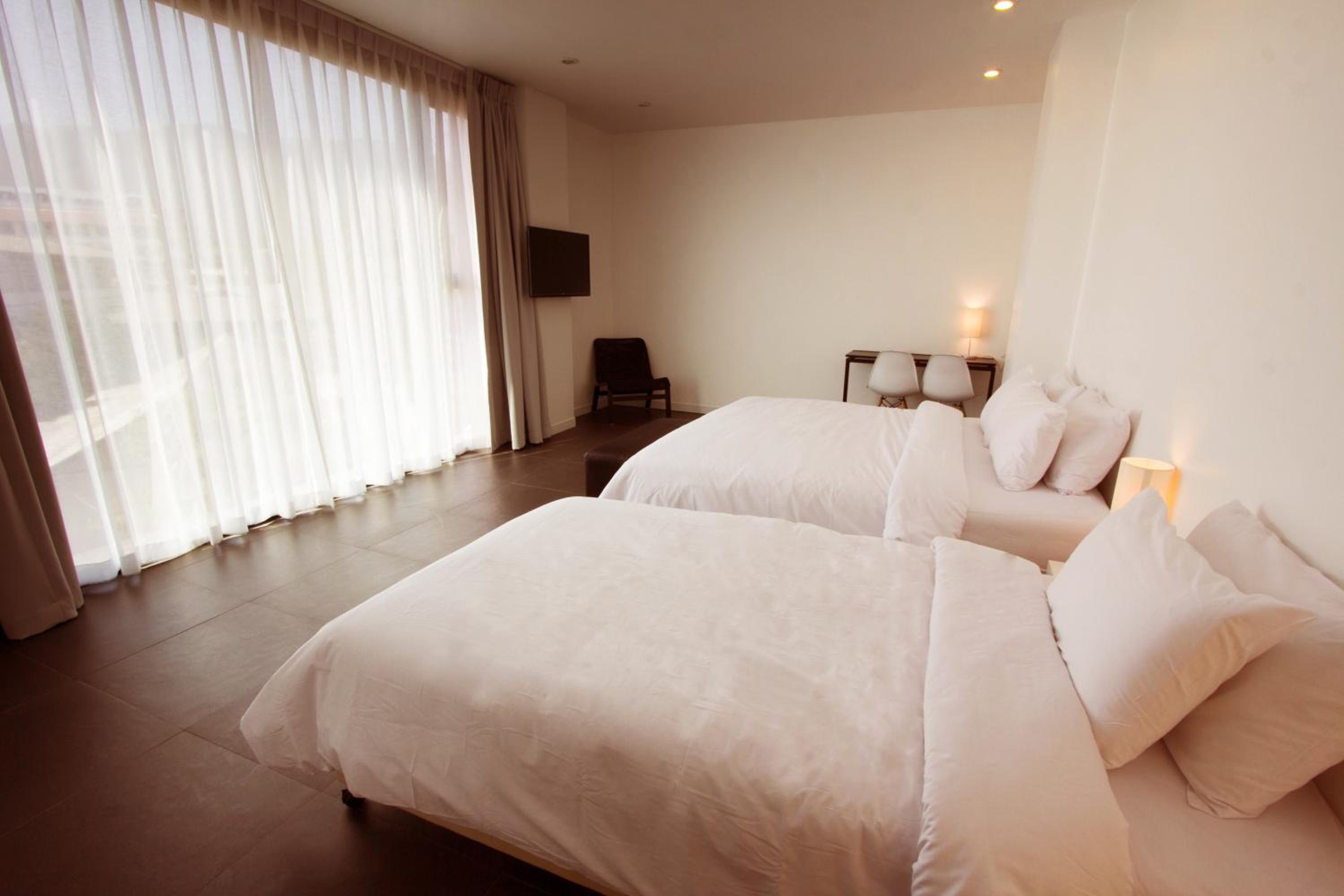 Triple Room with 1 Double Bed and 1 Single Bed - Photo 12