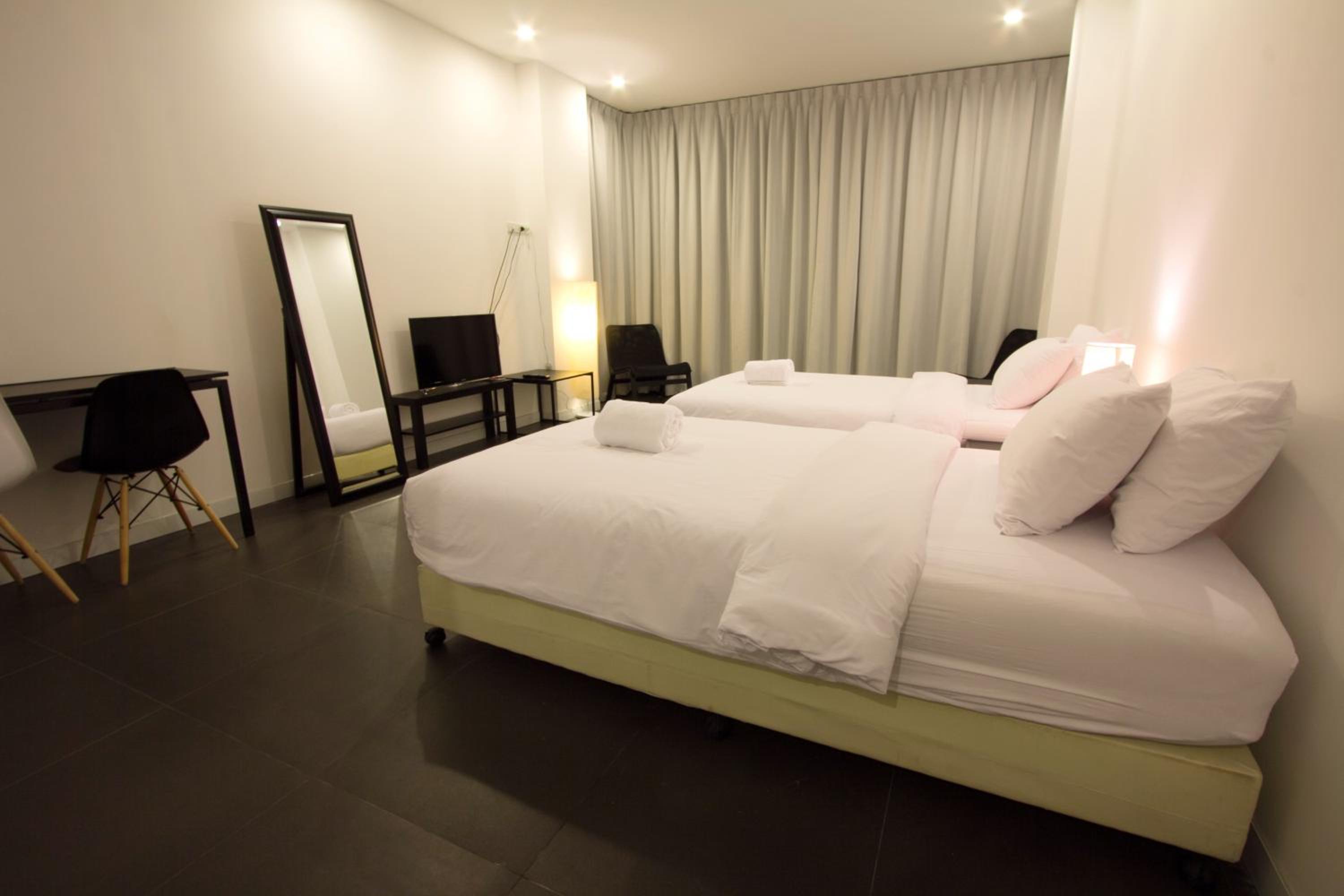 Triple Room with 1 Double Bed and 1 Single Bed - Photo 13