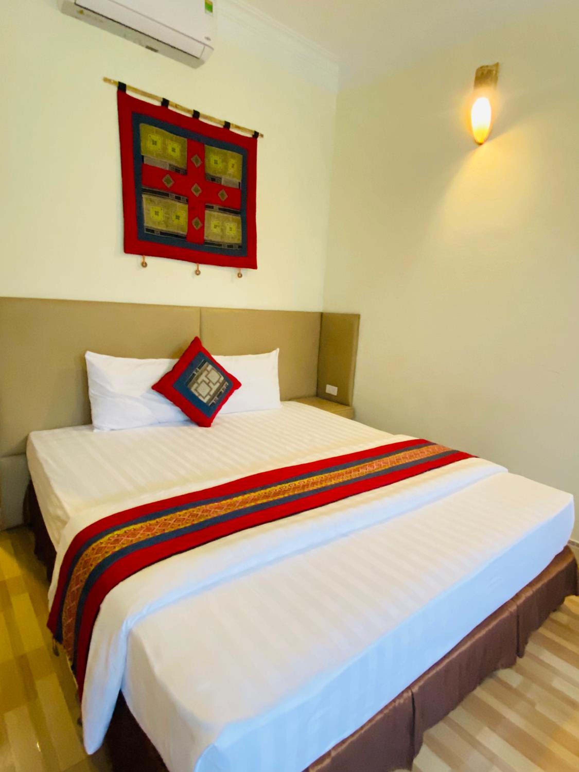 Deluxe Room (2 Adults + 1 Child)