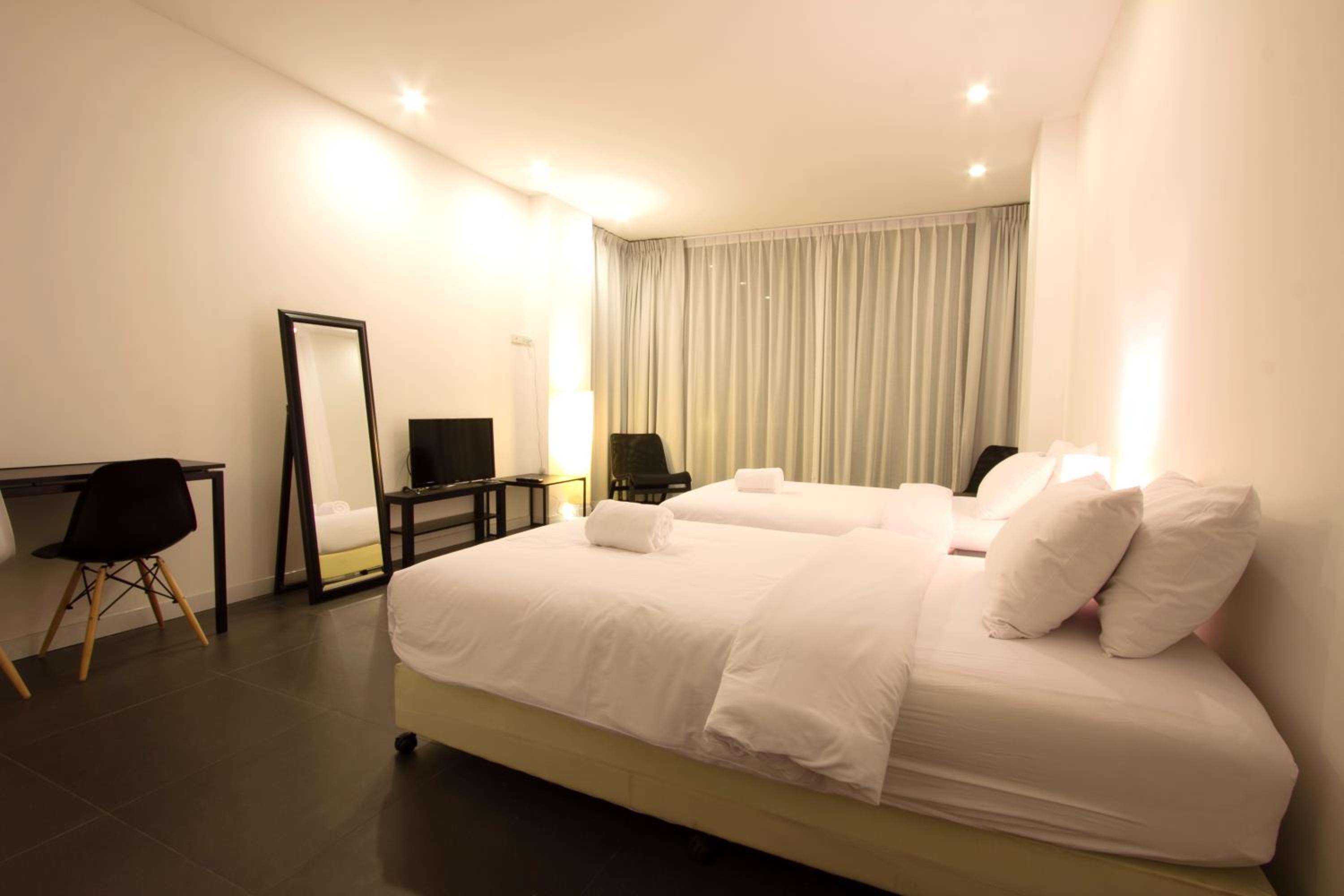 Triple Room with 1 Double Bed and 1 Single Bed - Photo 5