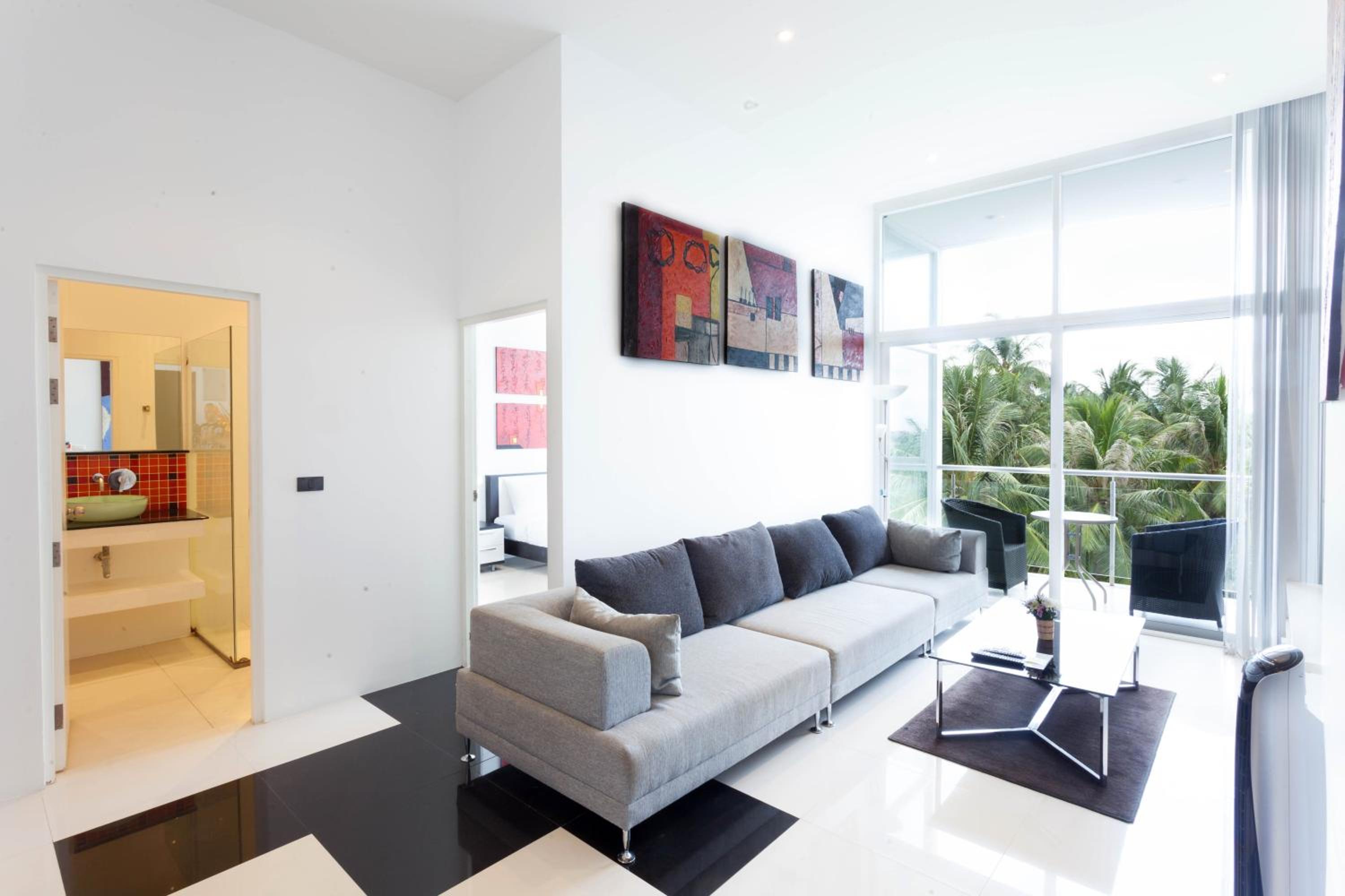 One-Bedroom Apartment - Photo 1