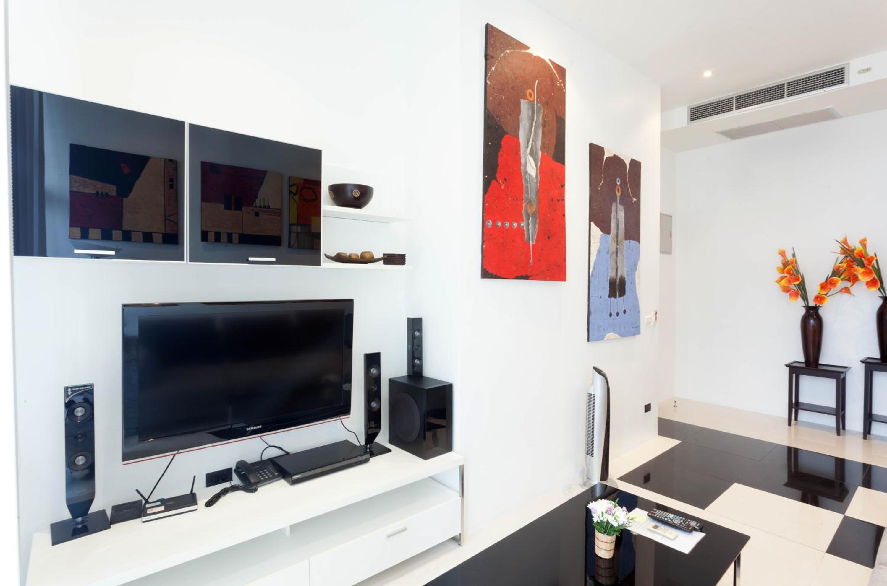 One-Bedroom Apartment - Photo 12