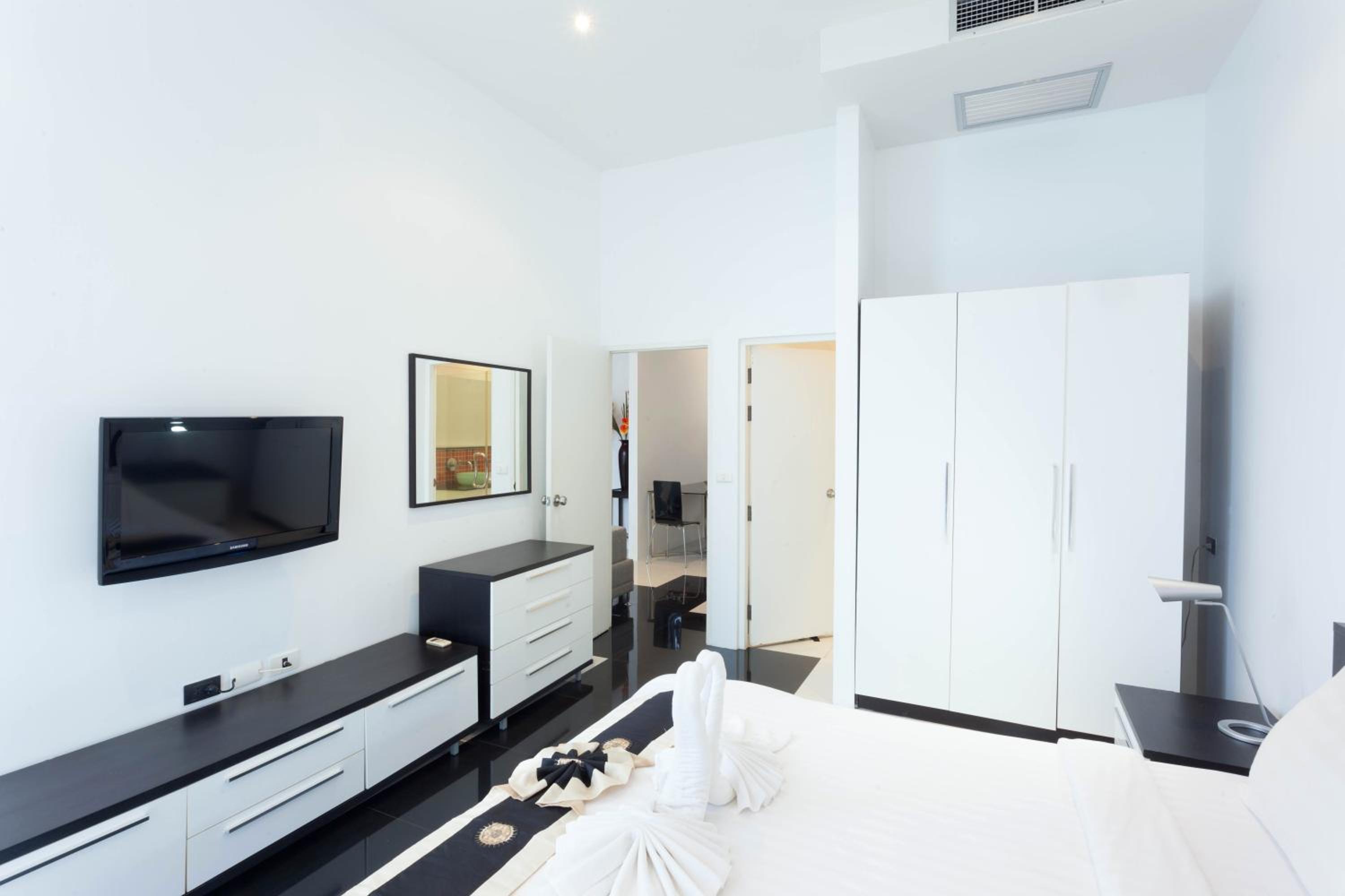 One-Bedroom Apartment - Photo 13