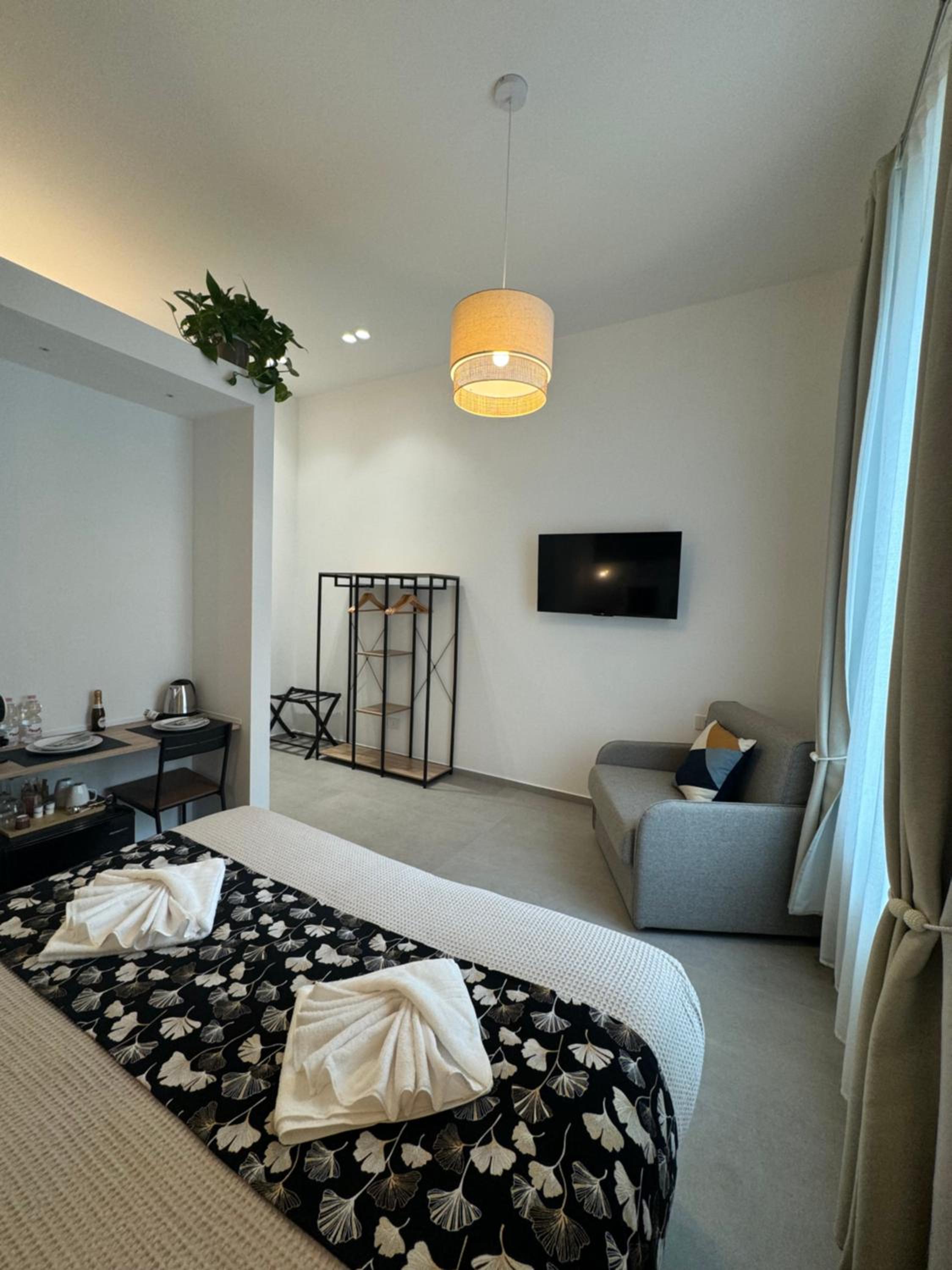 Deluxe Double Room (2 Adults + 1 Child)