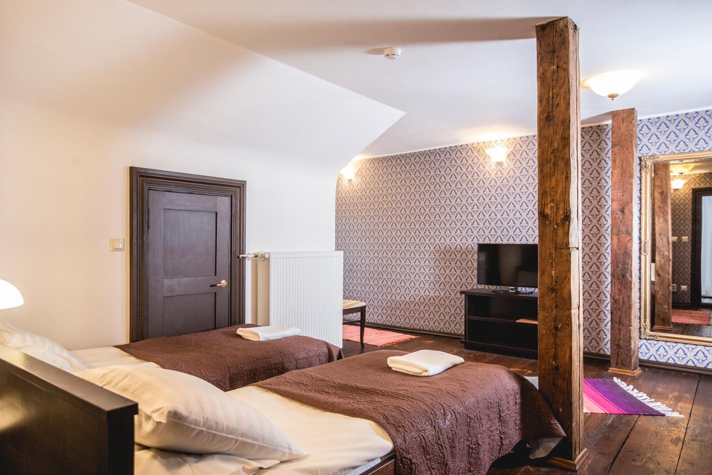 Twin Room - Photo 2