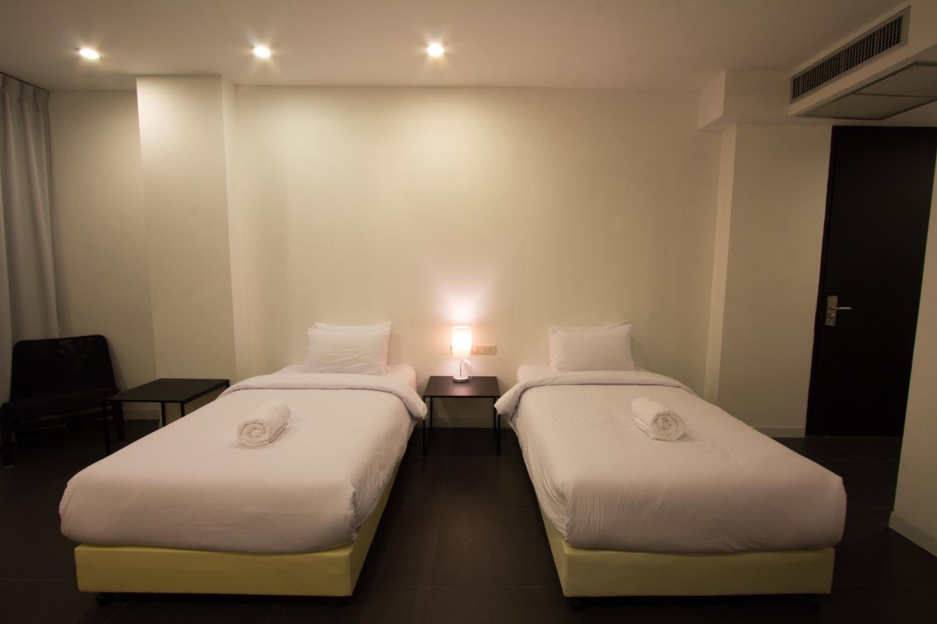 Standard Twin Room - Photo 9